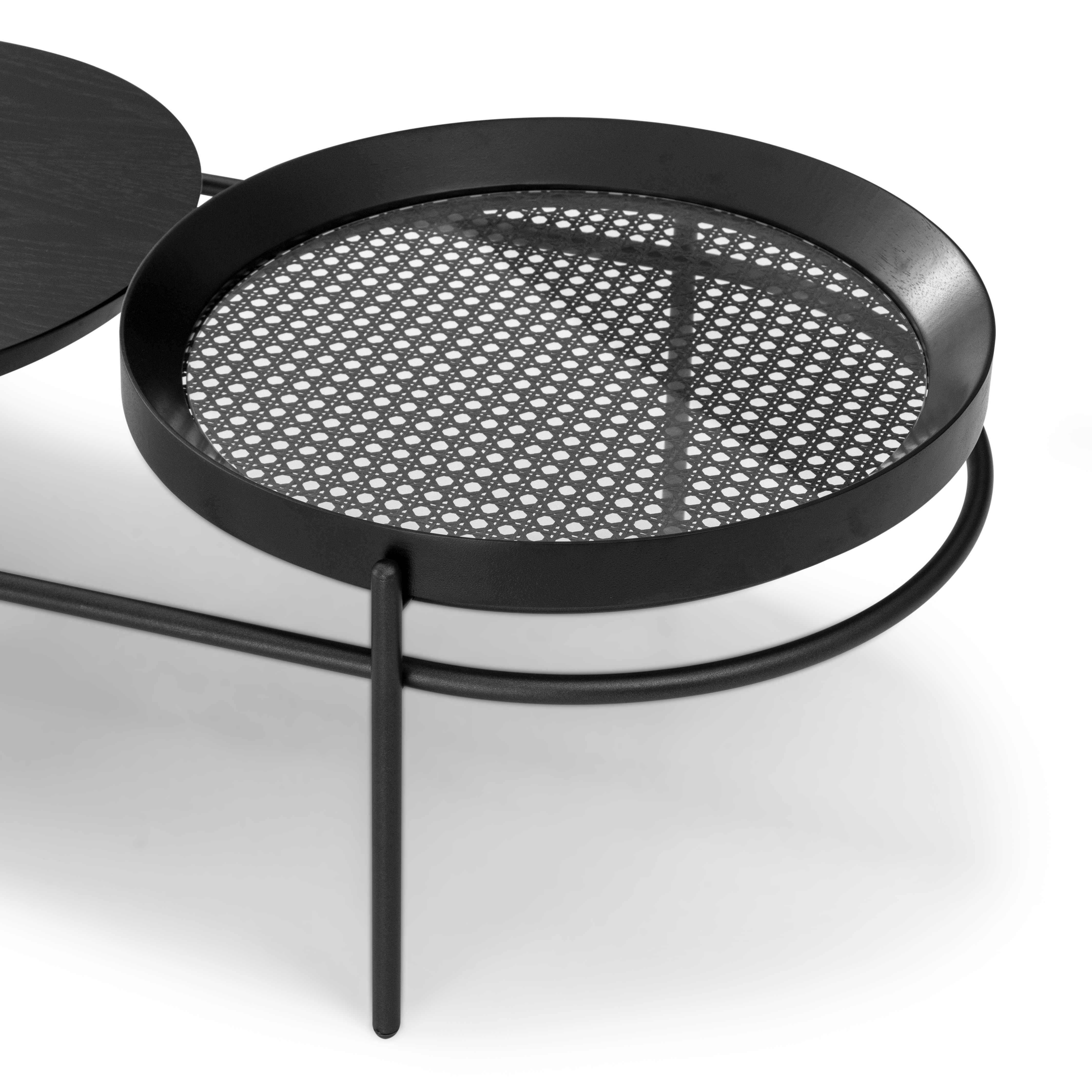 Dipinto Tavolino da caffè in canna intrecciata a mano e finitura in Oak Oak nero con base in metallo, Linea Kora in vendita