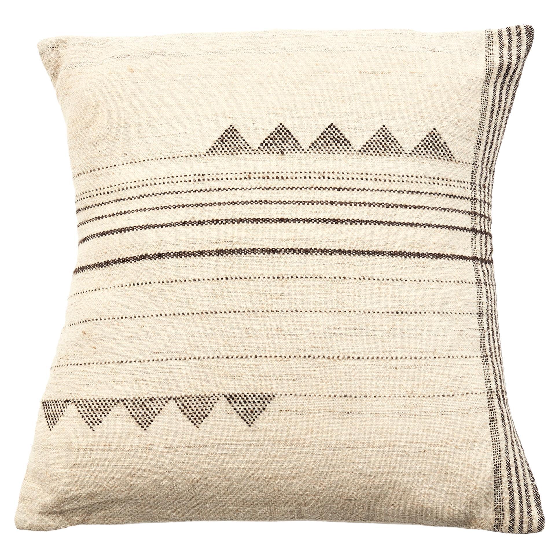 Grand coussin Kora blanc et blanc artisanal tissé à la main non teint