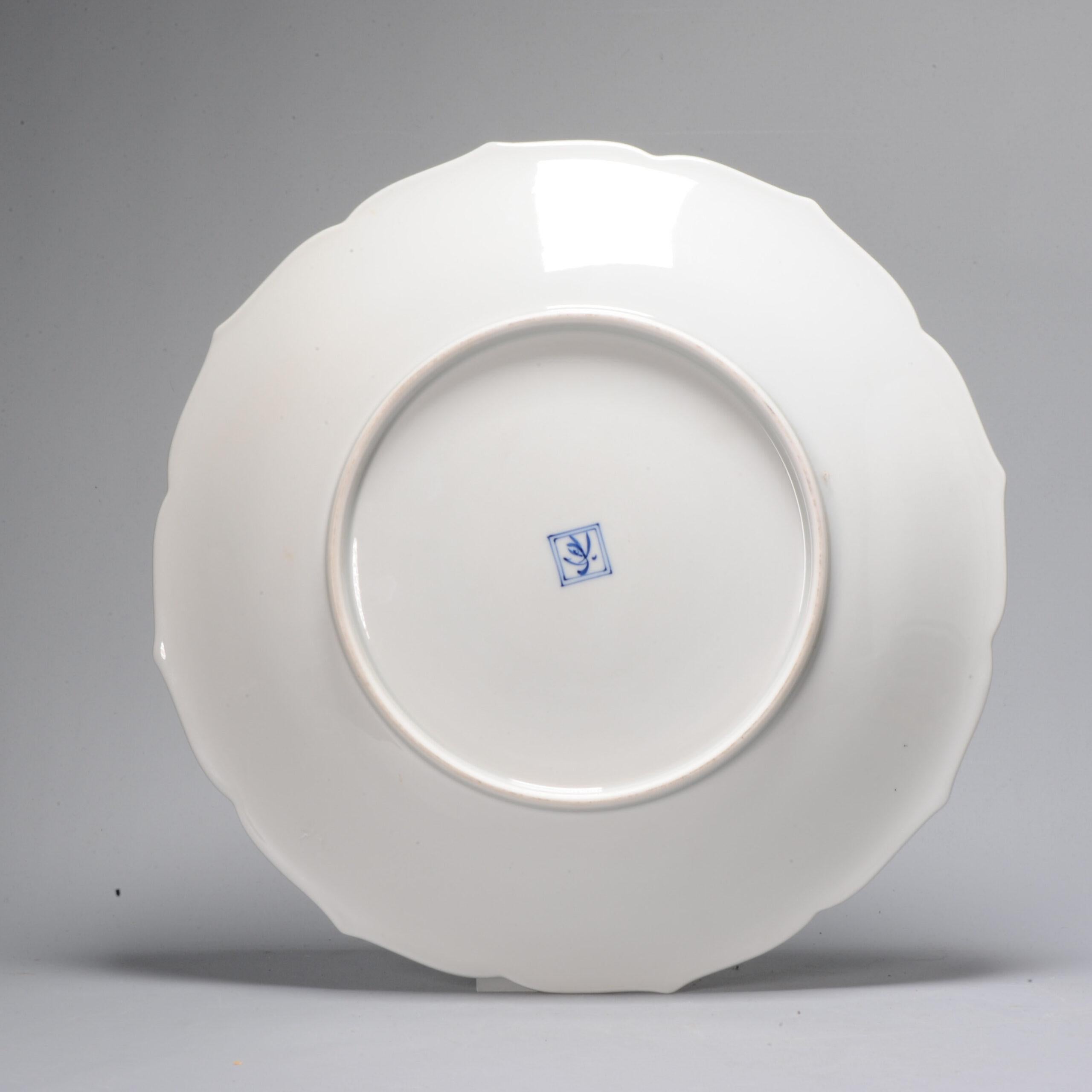 Japonais Assiette polychrome en porcelaine japonaise Koransha Fleurs, 20e siècle en vente