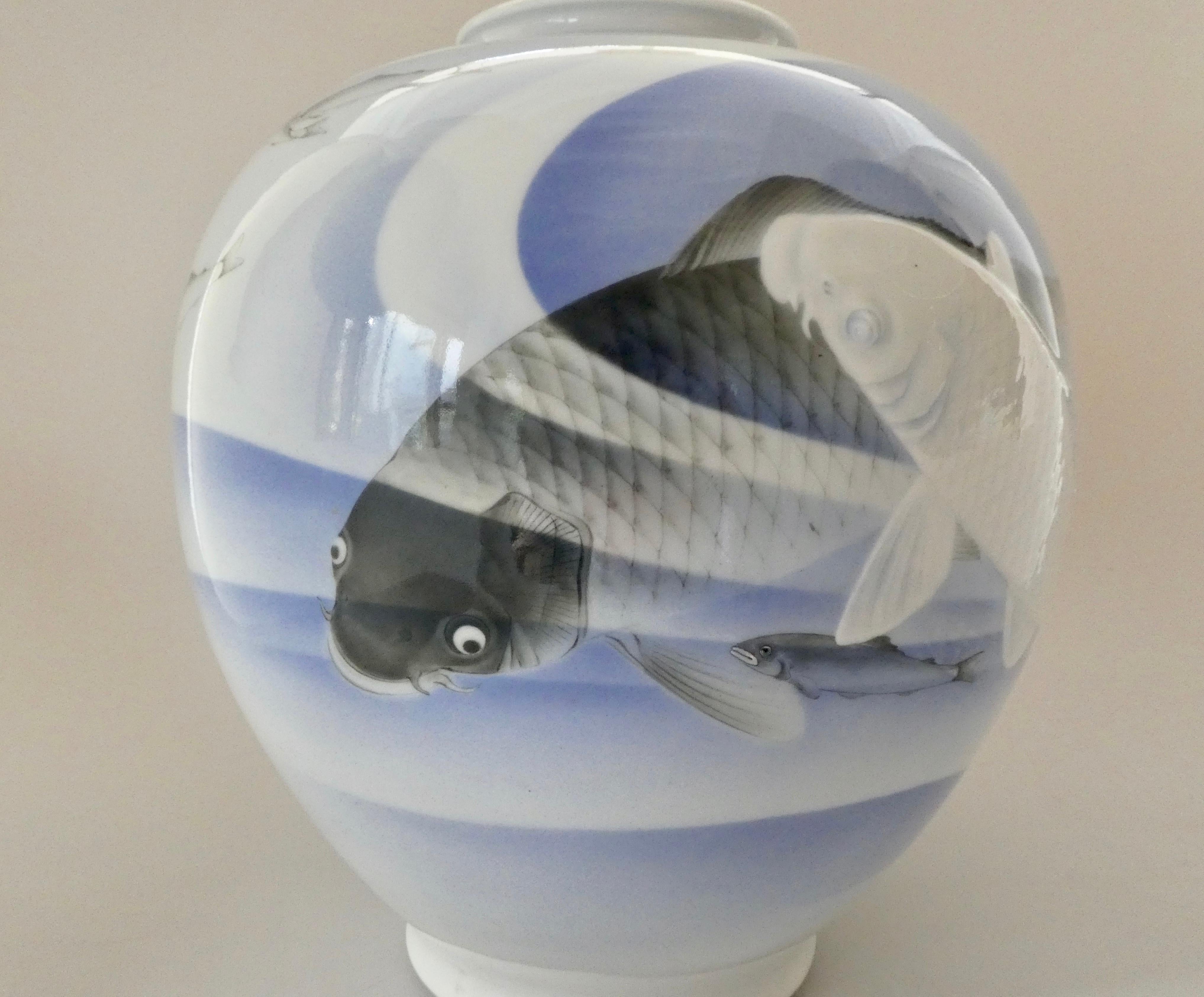Koransha Porcelain ‘Carp’ Vase, Japanese, Meiji Period ‘1868-1912’ In Excellent Condition In Gargrave, North Yorkshire