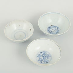 Corée. Trois bols en porcelaine avec décoration sous glaçure. A.C.I.C.