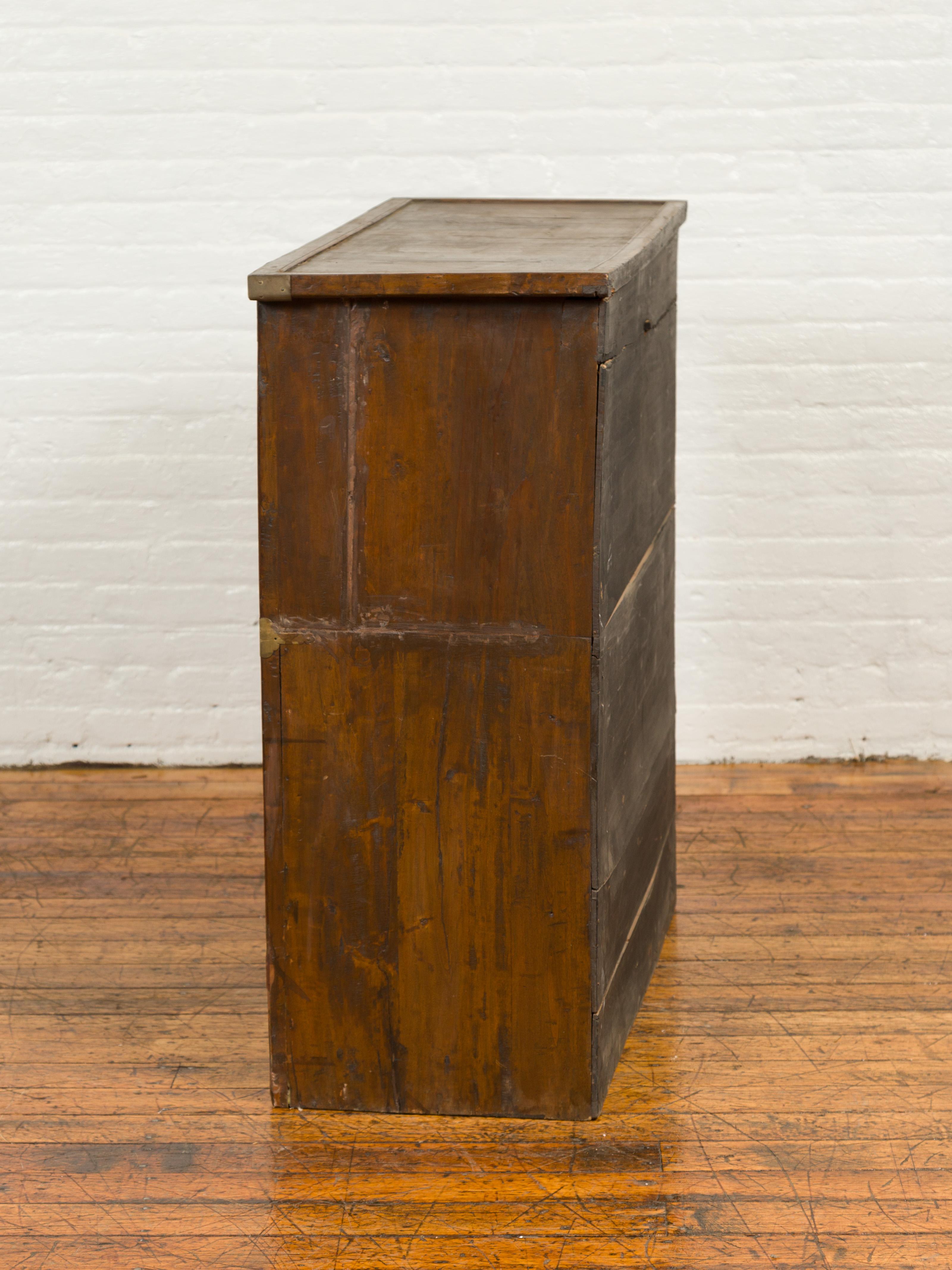 Korean 19th Century Two-Toned Wooden Cabinet with Brass Hardware For Sale 10