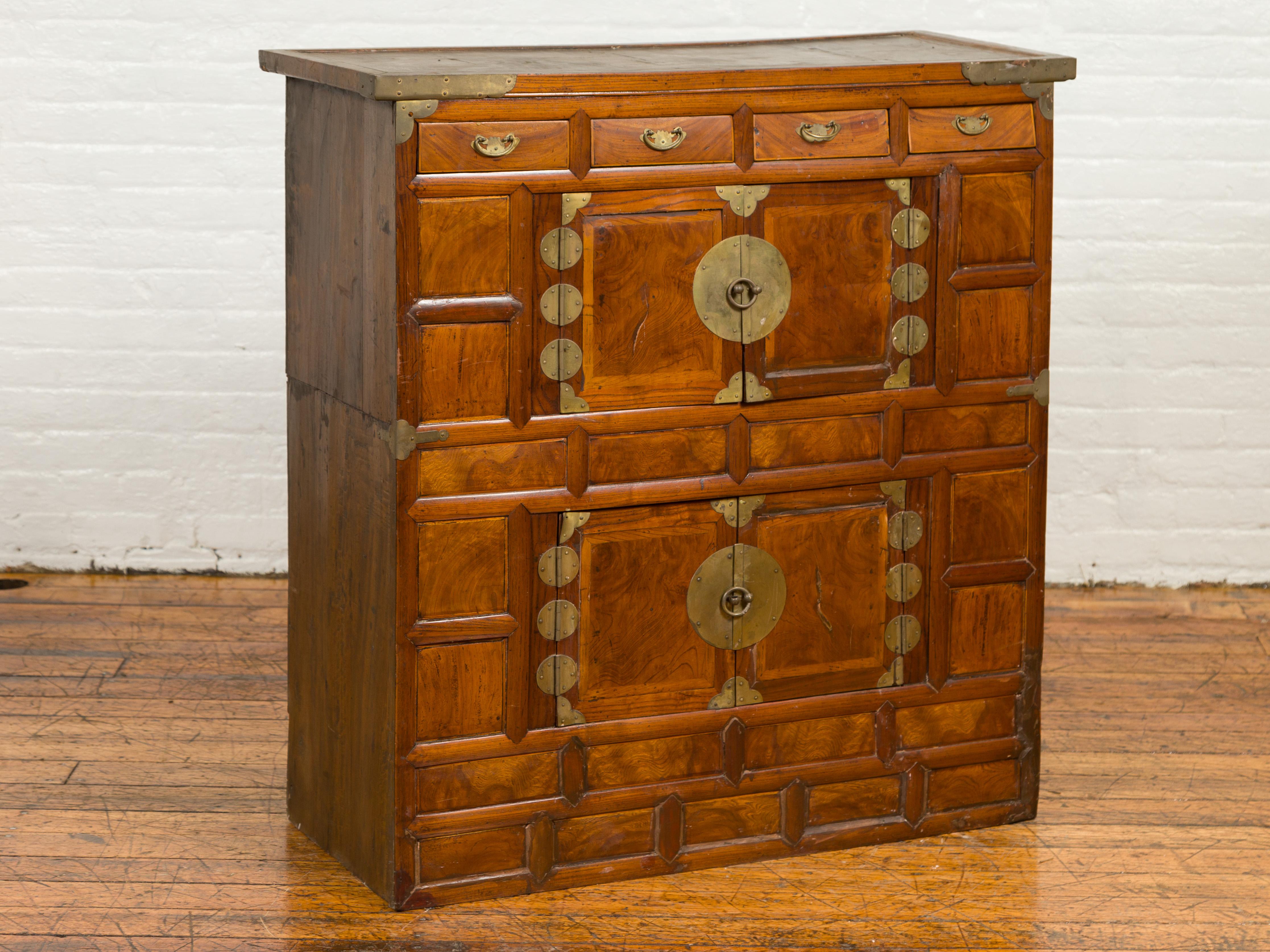 Korean 19th Century Two-Toned Wooden Cabinet with Brass Hardware For Sale 1