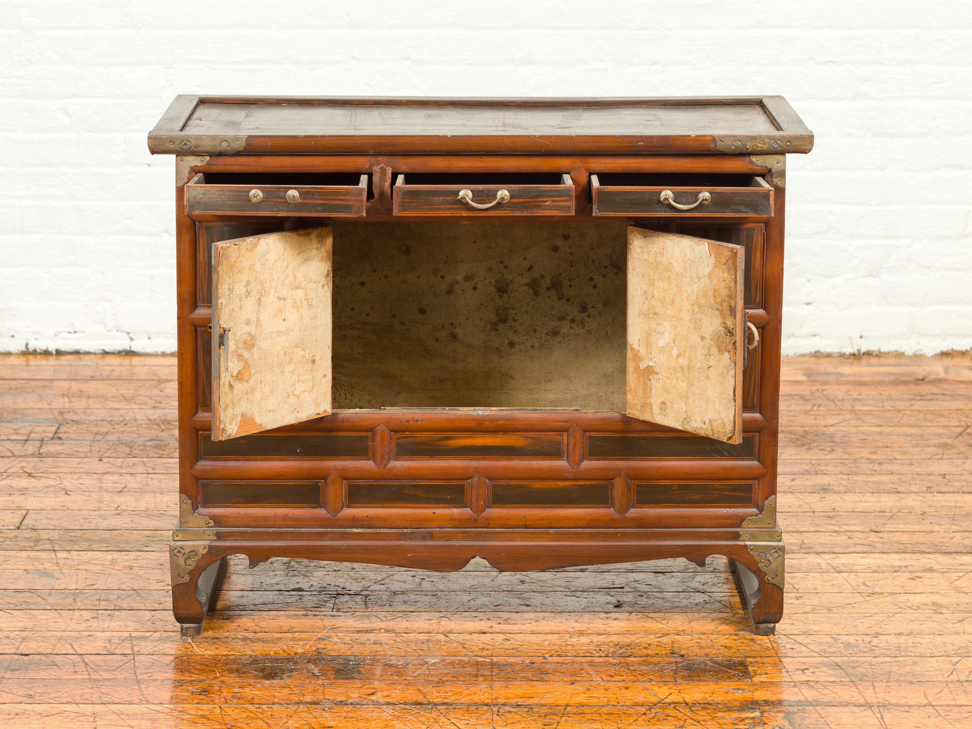 Korean 19th Century Wooden Cabinet with Drawers, Doors and Butterfly Hardware 6