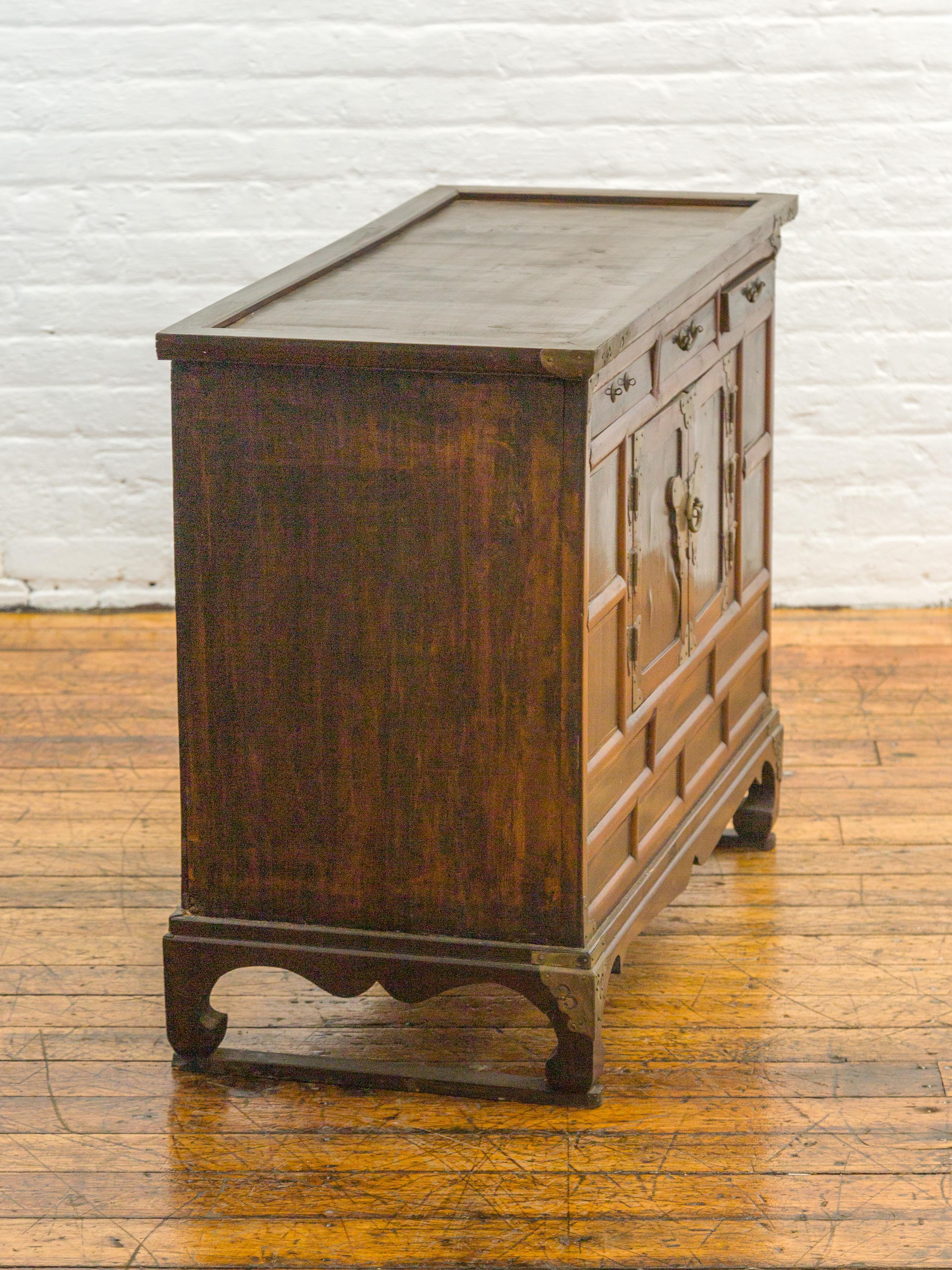 Korean 19th Century Wooden Cabinet with Drawers, Doors and Butterfly Hardware 7