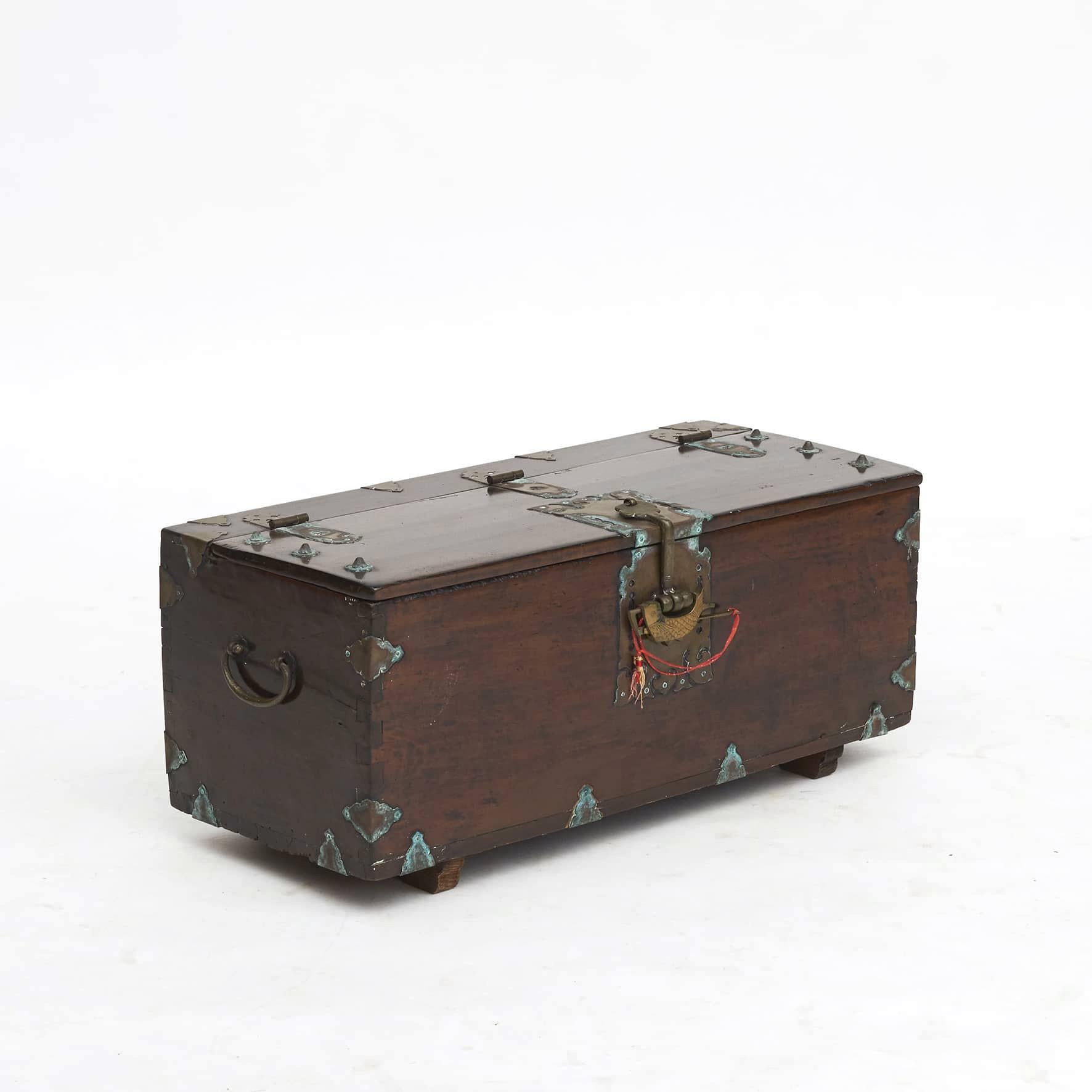 Korean 19th century chest.
Made in hardwood richly decorated with patinated bronze fittings, carrying handles etc.
Original lock and key.
Korea, mid-19th century.
 