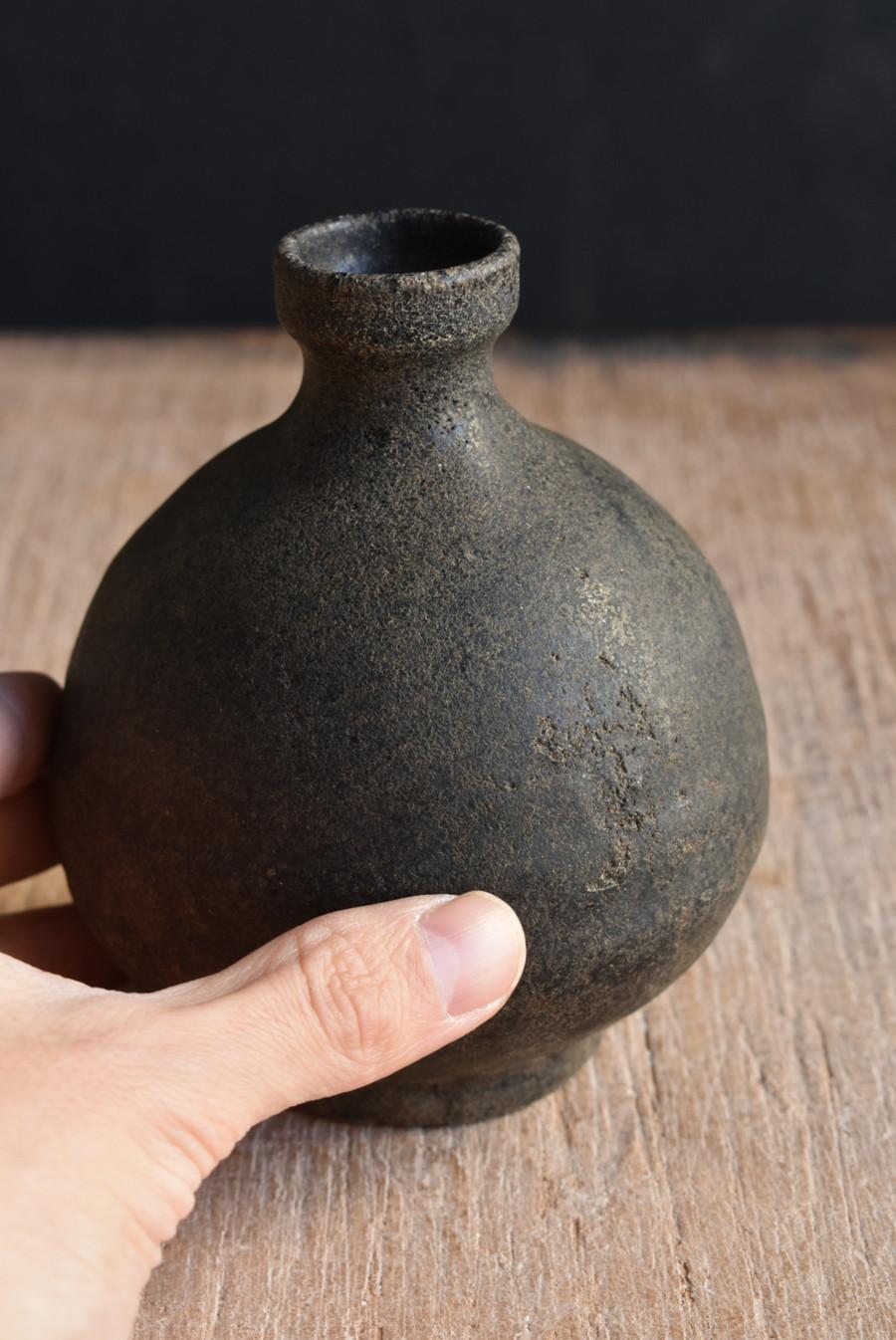 Korean antique black glaze pottery/Joseon period/15th-16th century/small vase For Sale 8