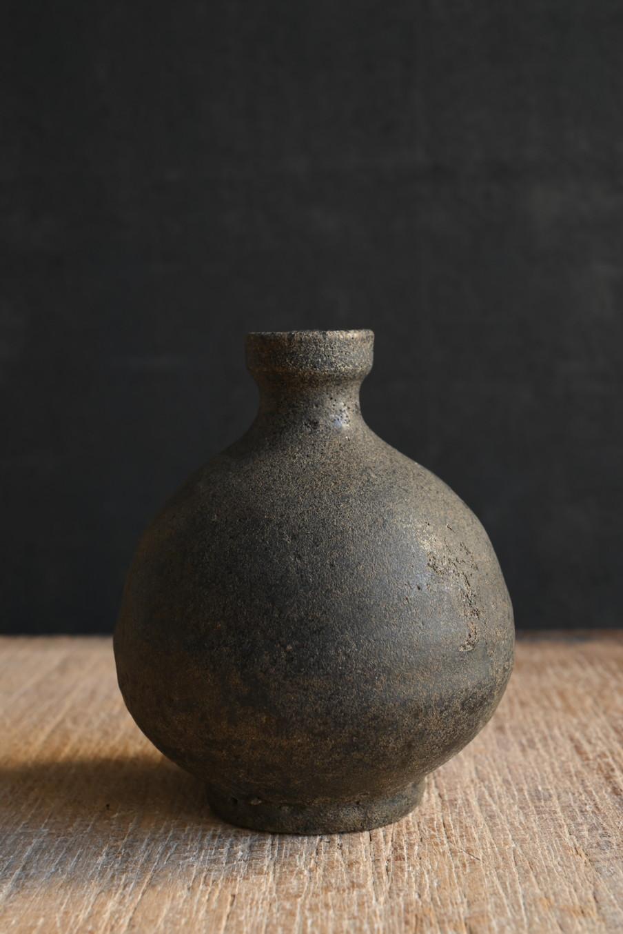 Glazed Korean antique black glaze pottery/Joseon period/15th-16th century/small vase For Sale