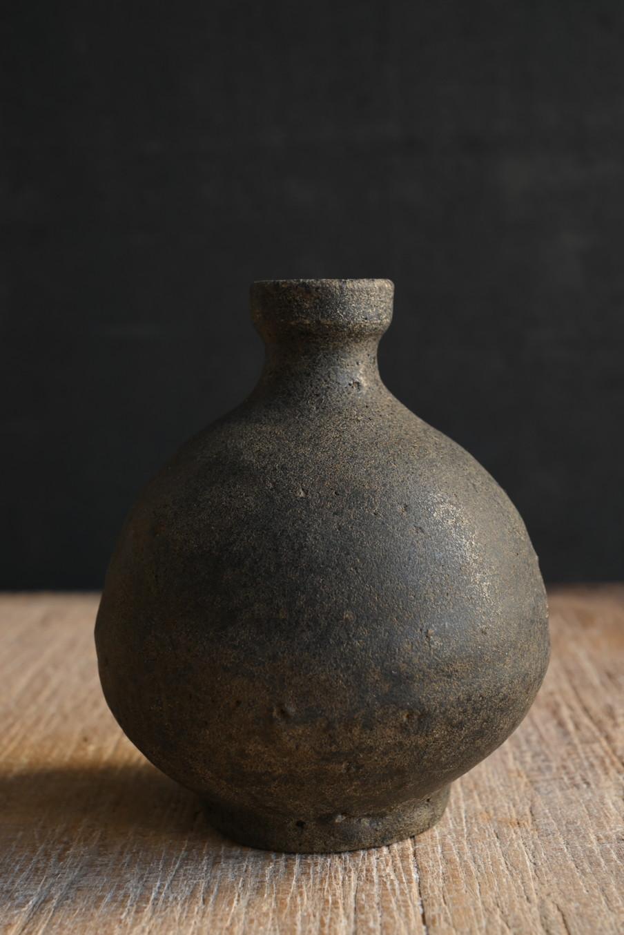 Pottery Korean antique black glaze pottery/Joseon period/15th-16th century/small vase For Sale