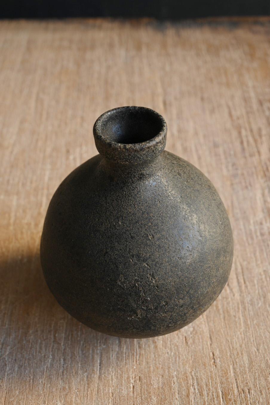 Korean antique black glaze pottery/Joseon period/15th-16th century/small vase For Sale 1