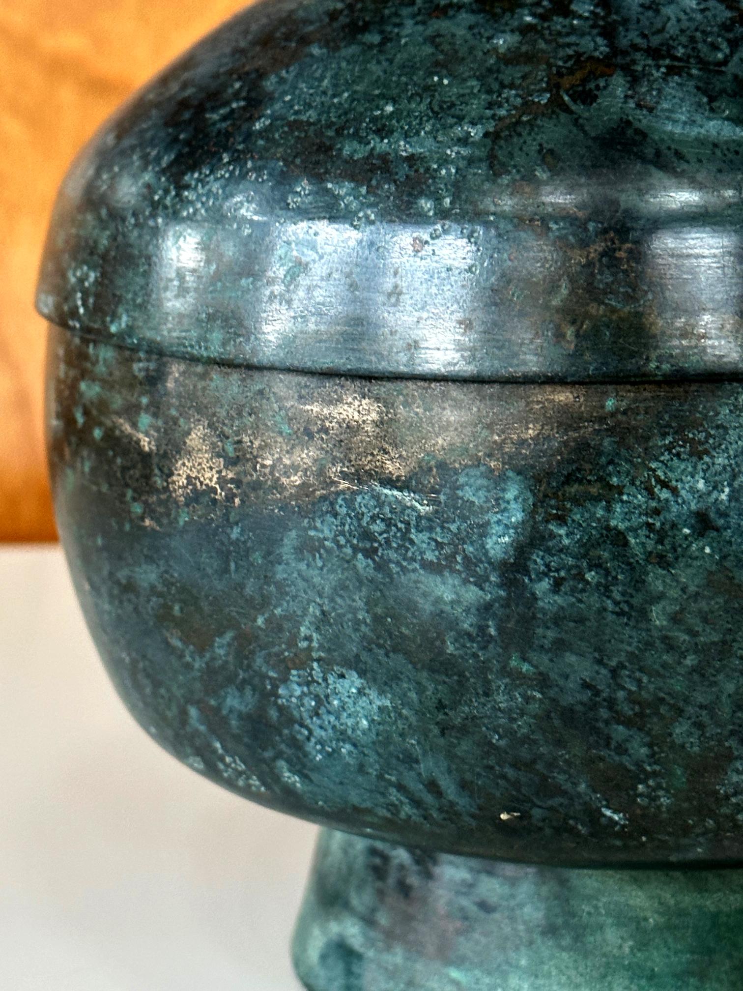 Korean Antique Bronze Footed Vessel with Lid Early Joseon Dynasty For Sale 9