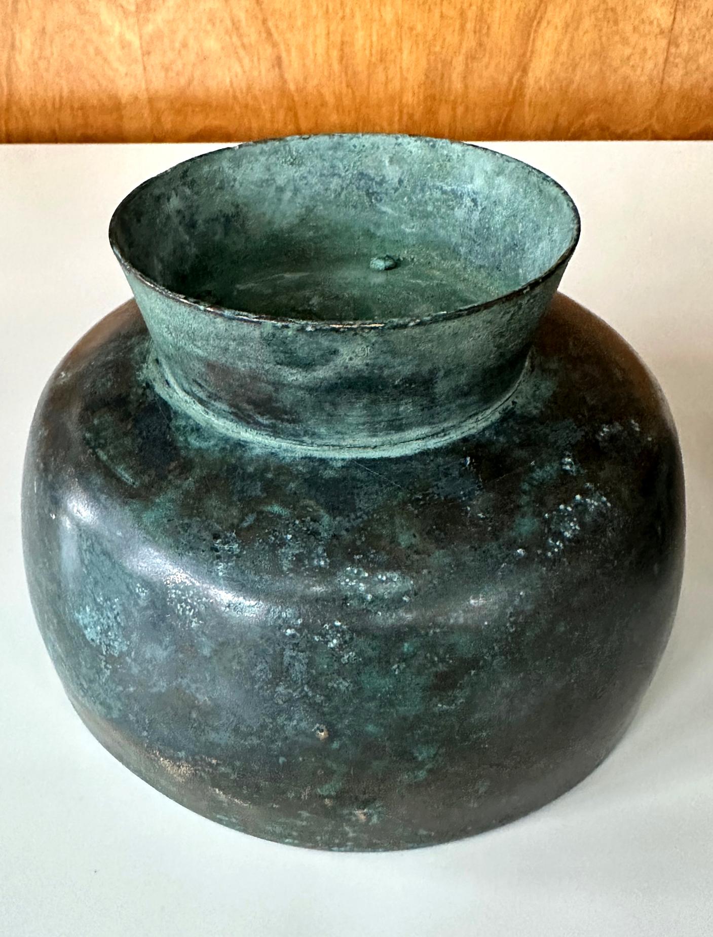 Korean Antique Bronze Footed Vessel with Lid Early Joseon Dynasty For Sale 2