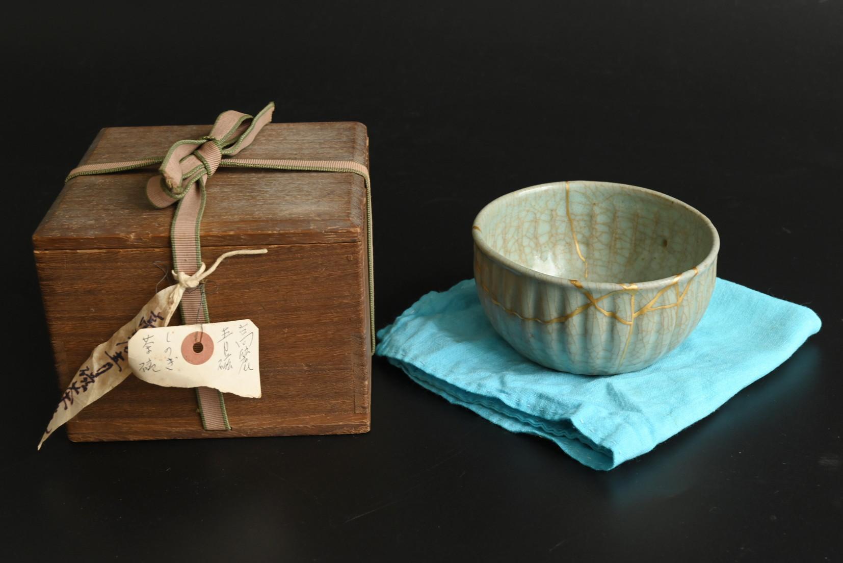 Autre Bol à thé coréen antique en céladon / période Goryeo / vers le 12e siècle/kin-tsugi en vente