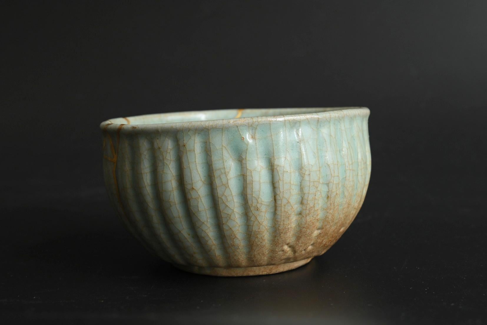 Bol à thé coréen antique en céladon / période Goryeo / vers le 12e siècle/kin-tsugi État moyen - En vente à Sammu-shi, Chiba