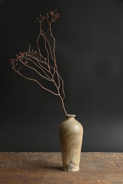 Korean antique ceramic vase / Goryeo dynasty / 13th century / “maebyeong”