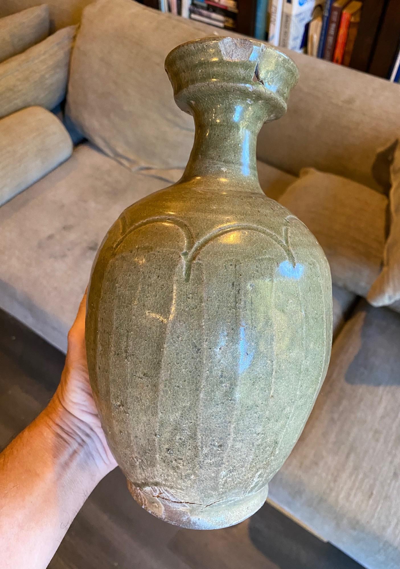 Vase ancien en poterie céladon émaillée de la dynastie coréenne Goryeo, XIe-XIIe siècle en vente 8