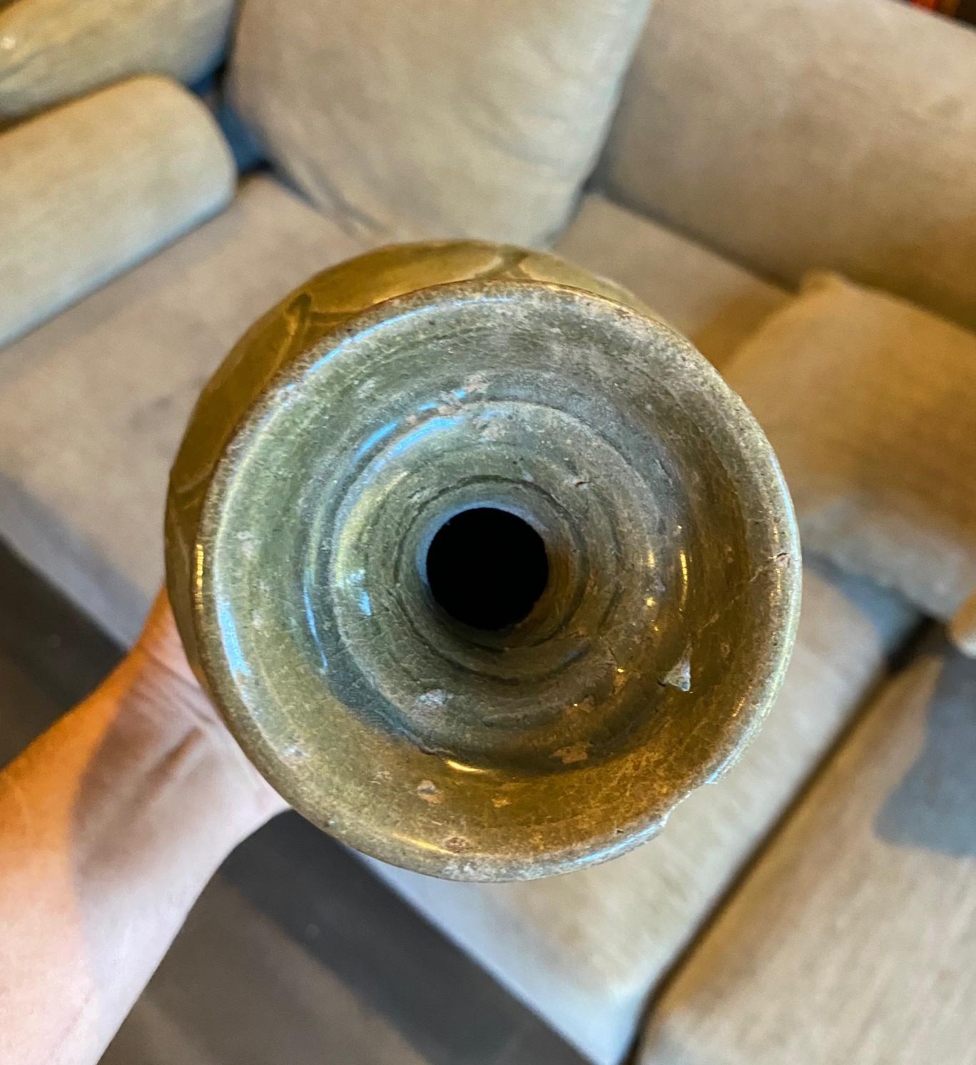 Vase ancien en poterie céladon émaillée de la dynastie coréenne Goryeo, XIe-XIIe siècle en vente 12