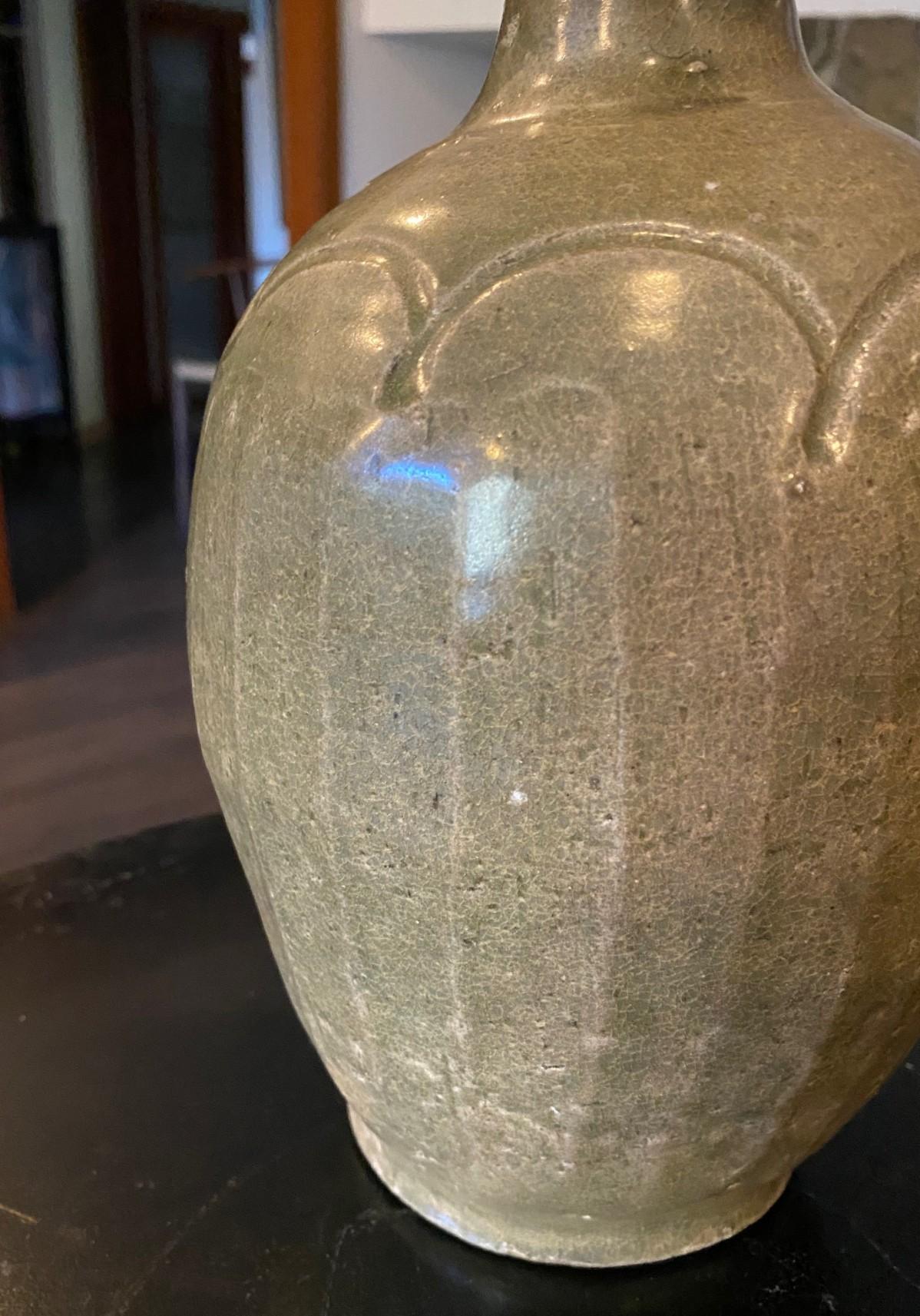 Coréen Vase ancien en poterie céladon émaillée de la dynastie coréenne Goryeo, XIe-XIIe siècle en vente