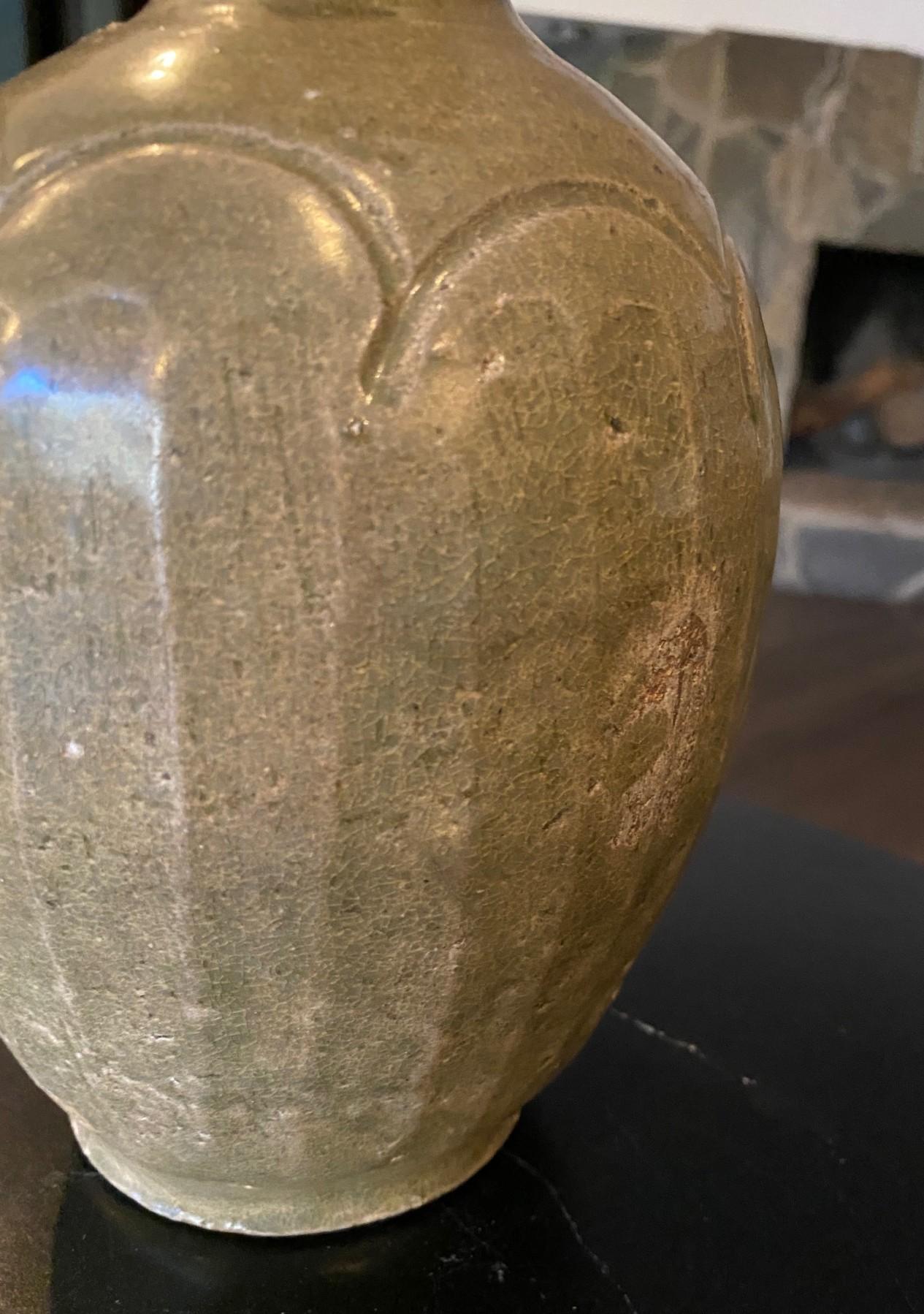 Vernissé Vase ancien en poterie céladon émaillée de la dynastie coréenne Goryeo, XIe-XIIe siècle en vente