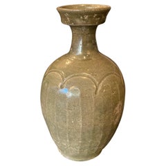 Antike koreanische Vase aus der Goryeo-Dynastie aus glasierter Celadon-Keramik, 11. bis 12.
