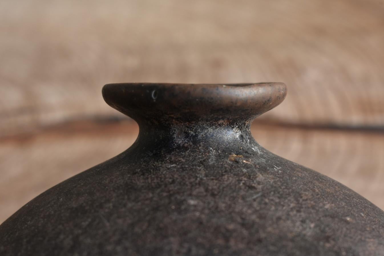 Korean antique pottery black glaze small jar / Joseon dynasty / 15c18c