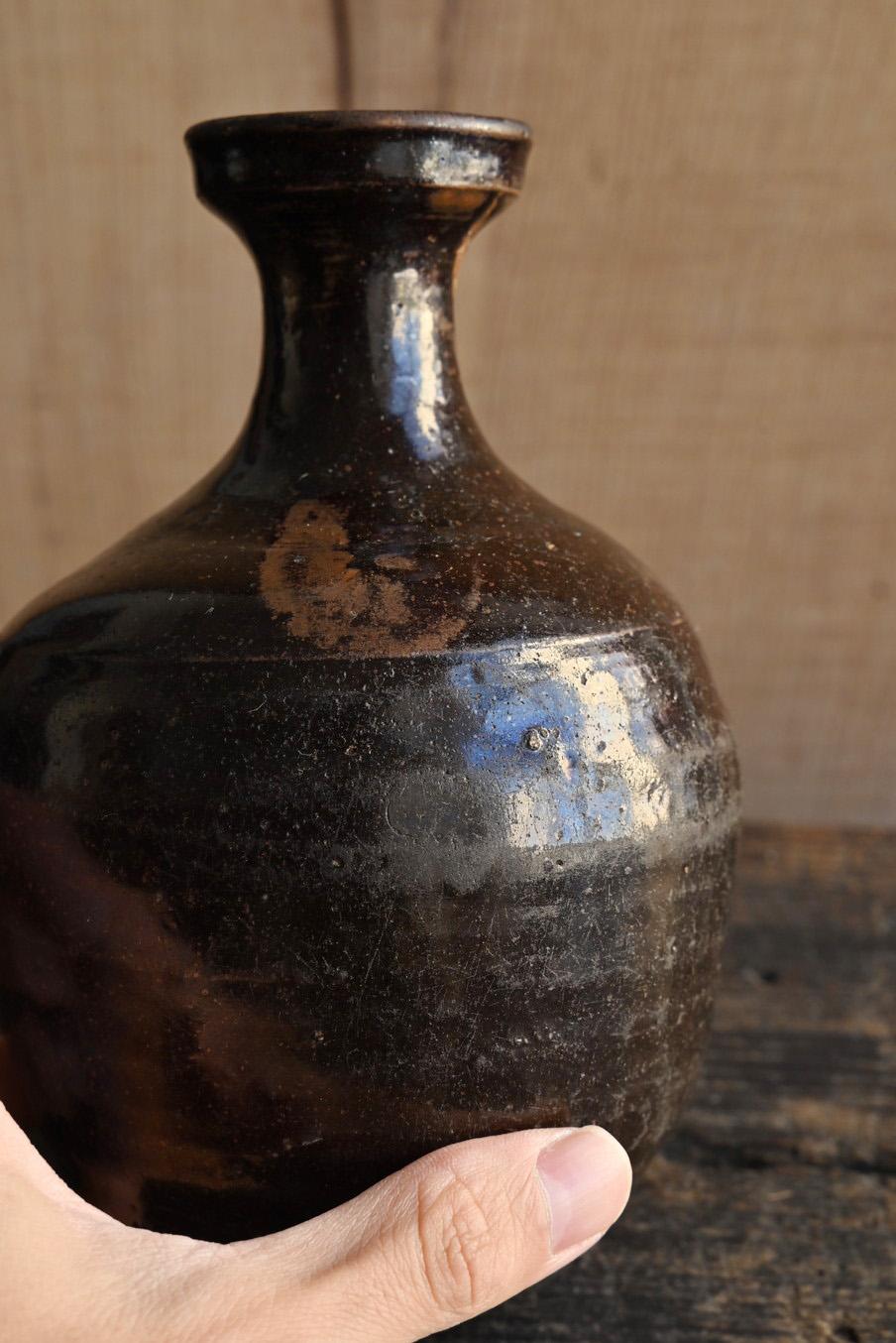 Korean antique pottery black glaze vase/15th-16th century/small bottle For Sale 5