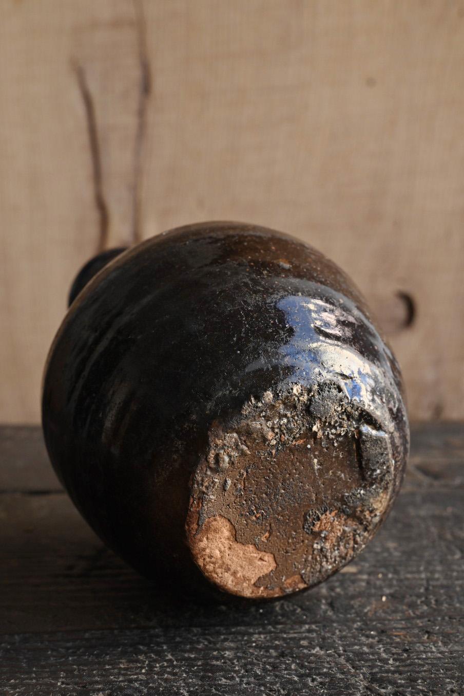 Korean antique pottery black glaze vase/15th-16th century/small bottle For Sale 9