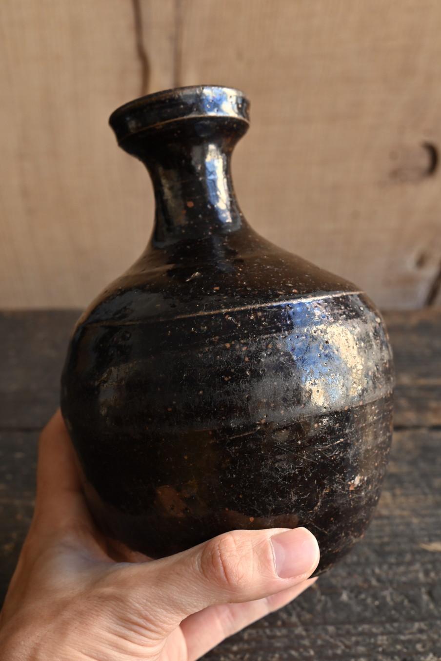 South Korean Korean antique pottery black glaze vase/15th-16th century/small bottle For Sale
