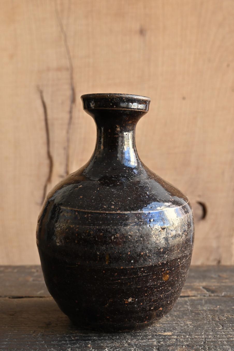 Glazed Korean antique pottery black glaze vase/15th-16th century/small bottle For Sale