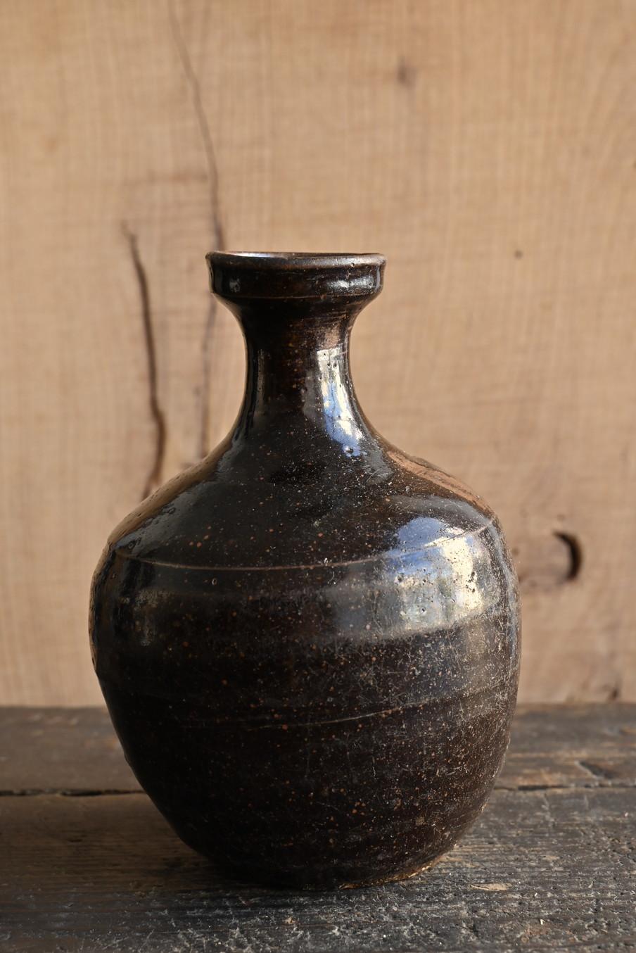 Korean antique pottery black glaze vase/15th-16th century/small bottle In Good Condition For Sale In Sammu-shi, Chiba