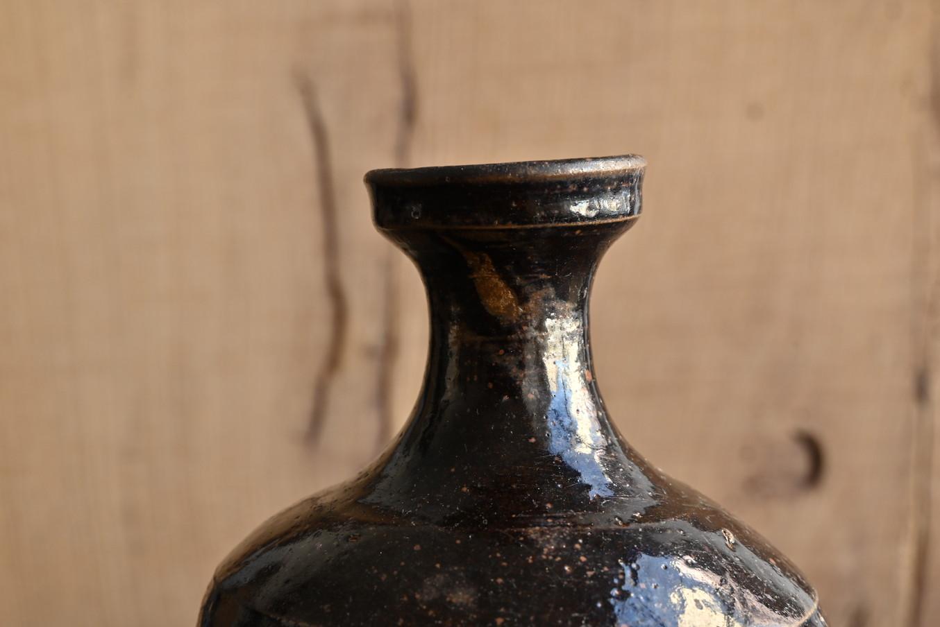 Korean antique pottery black glaze vase/15th-16th century/small bottle For Sale 1