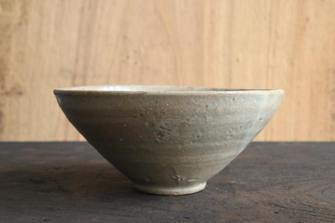 Fino al XVIII secolo Ciotola di ceramica antica coreana/15°-16° secolo/Dinastia Joseon in vendita