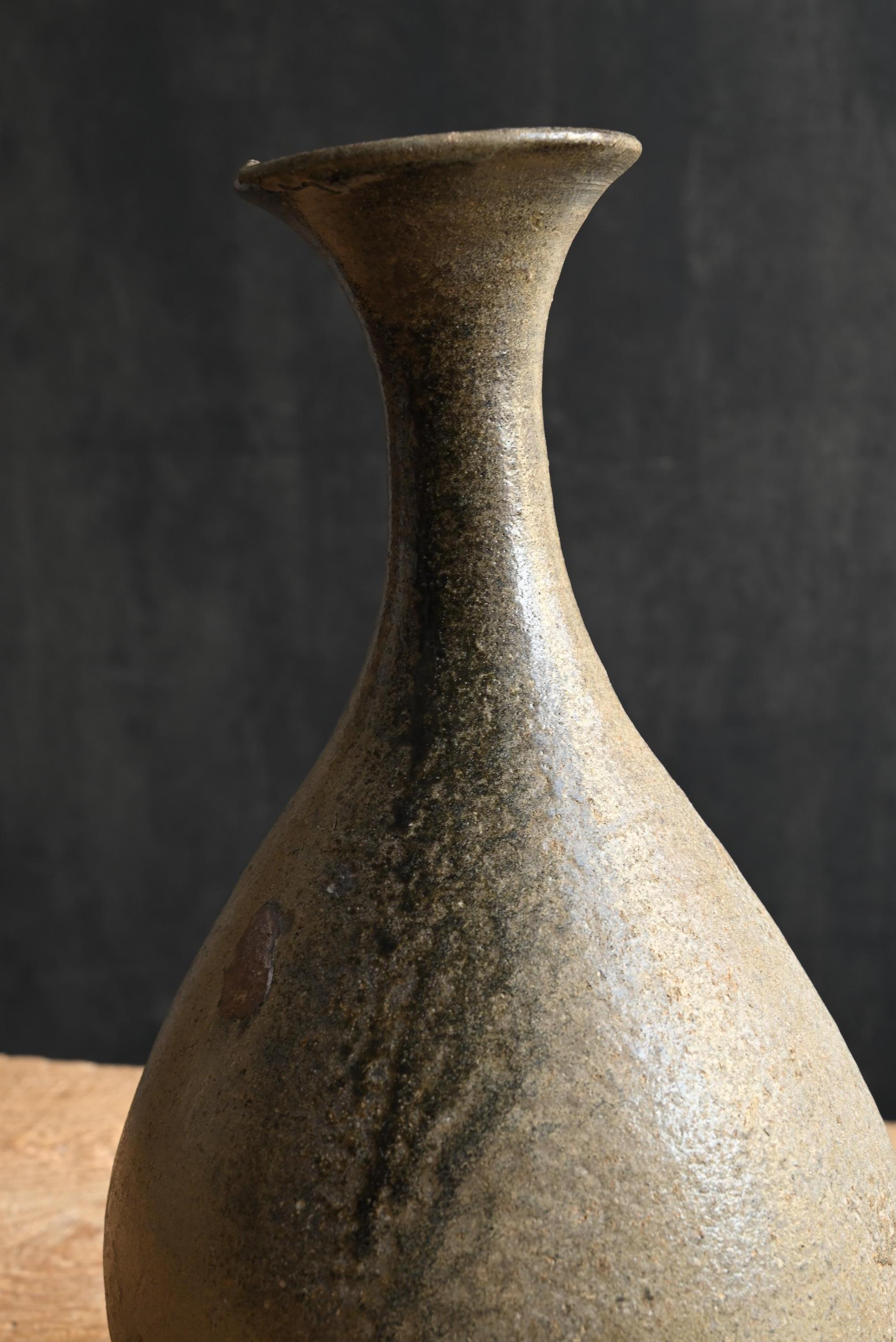 Korean antique pottery vase / Goryeo dynasty / 13th to 14th century For Sale 2