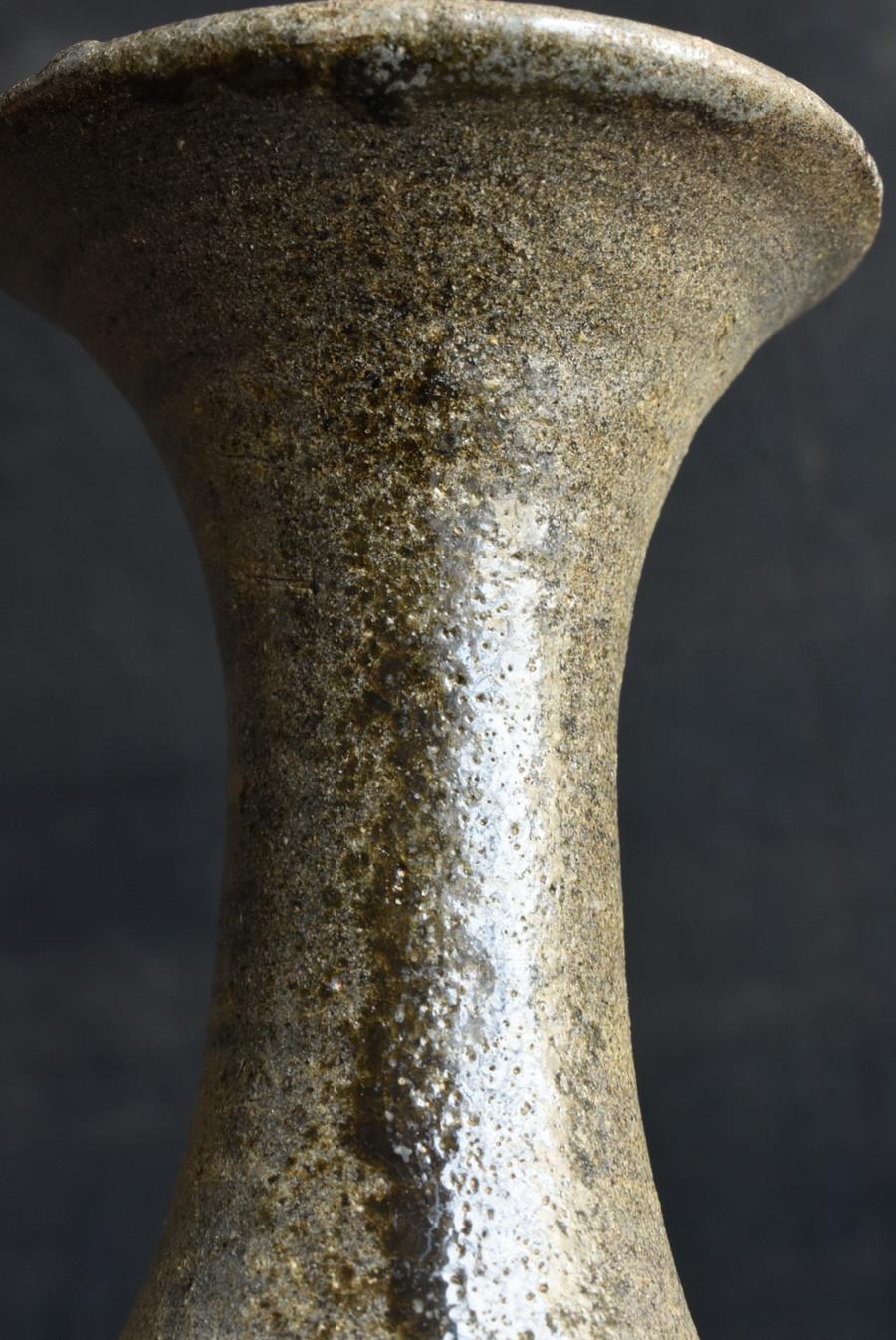 Korean antique pottery vase / Goryeo dynasty / 13th to 14th century For Sale 3