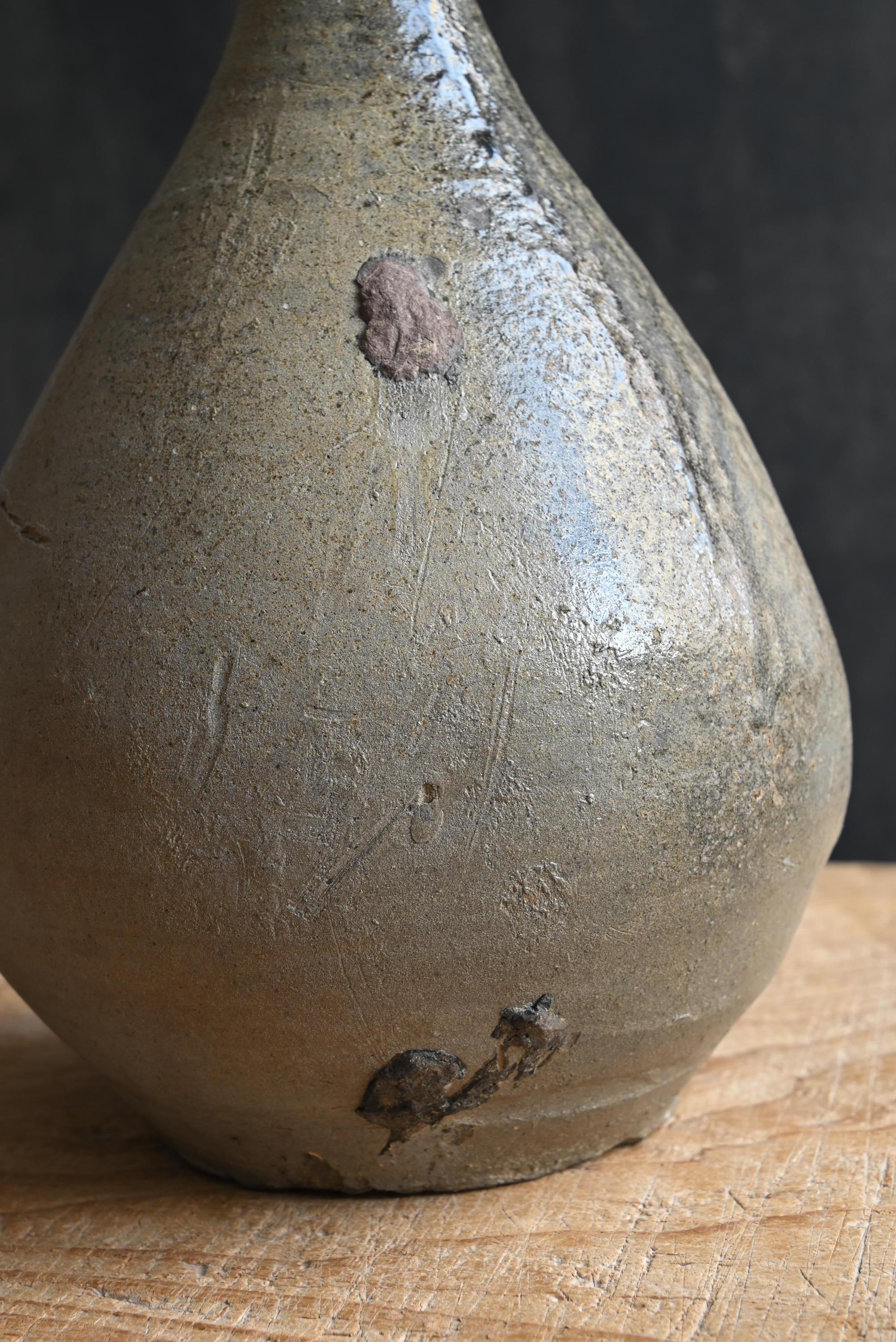 Korean antique pottery vase / Goryeo dynasty / 13th to 14th century For Sale 9