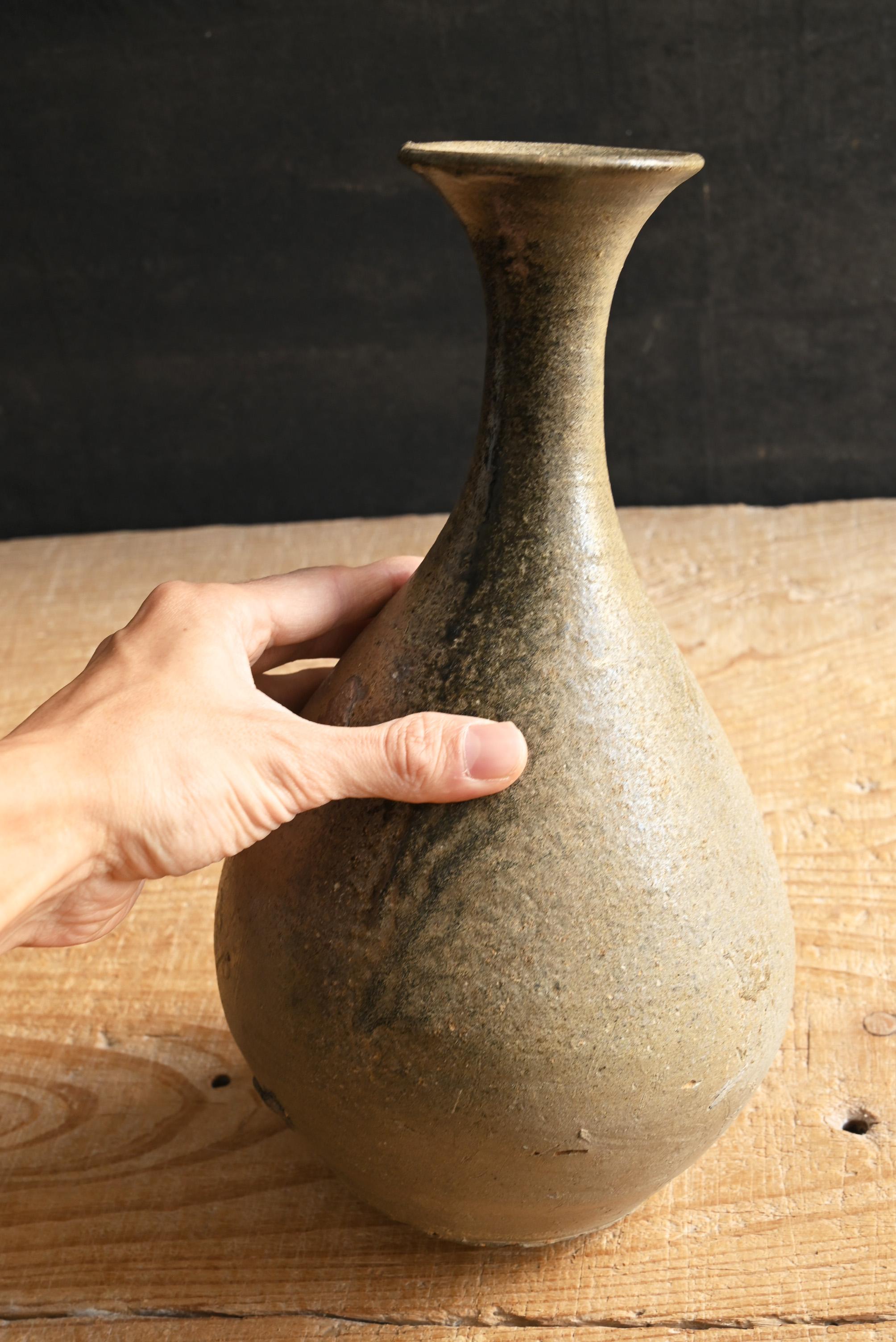 Hand-Crafted Korean antique pottery vase / Goryeo dynasty / 13th to 14th century For Sale