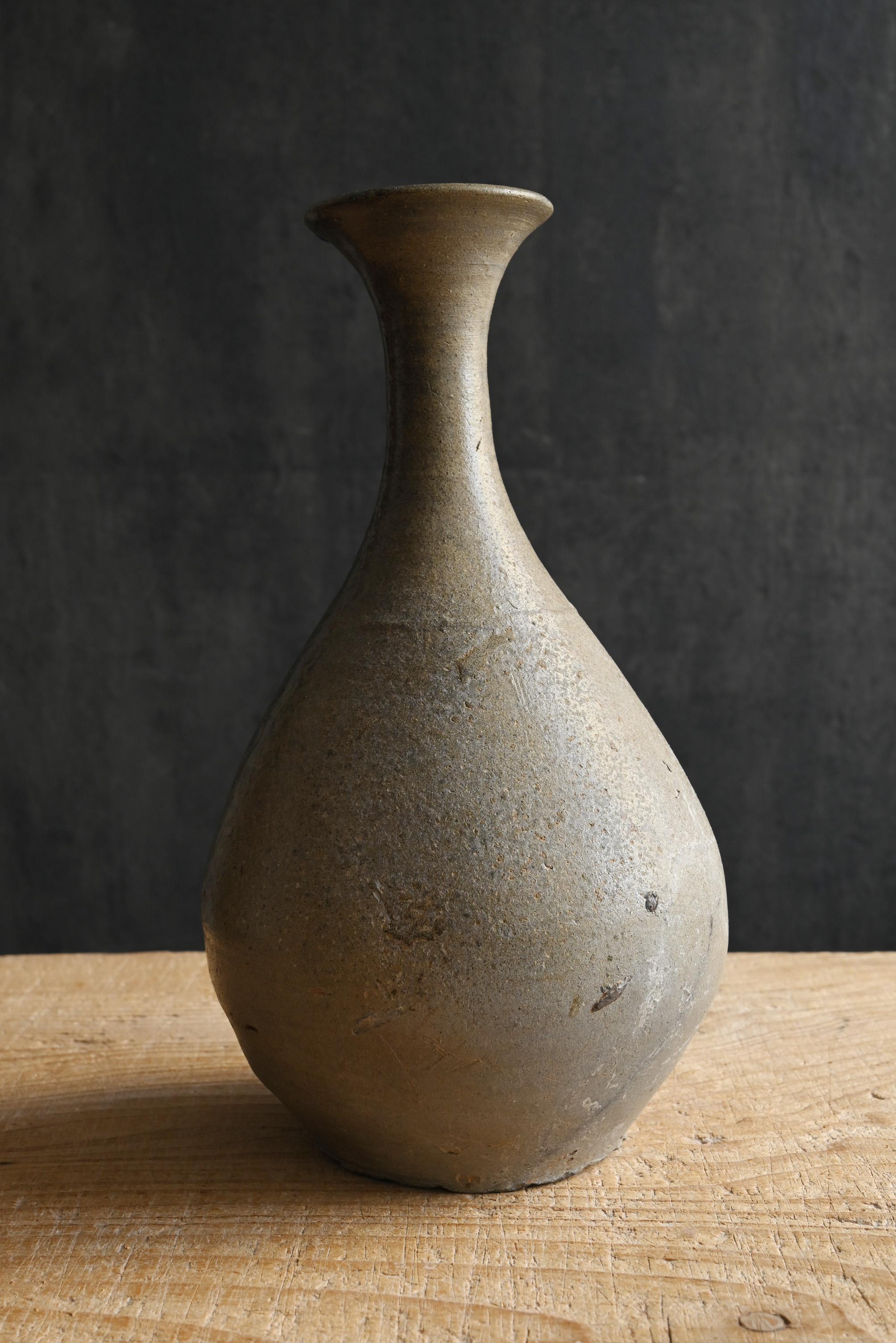 Korean antique pottery vase / Goryeo dynasty / 13th to 14th century In Good Condition For Sale In Sammu-shi, Chiba