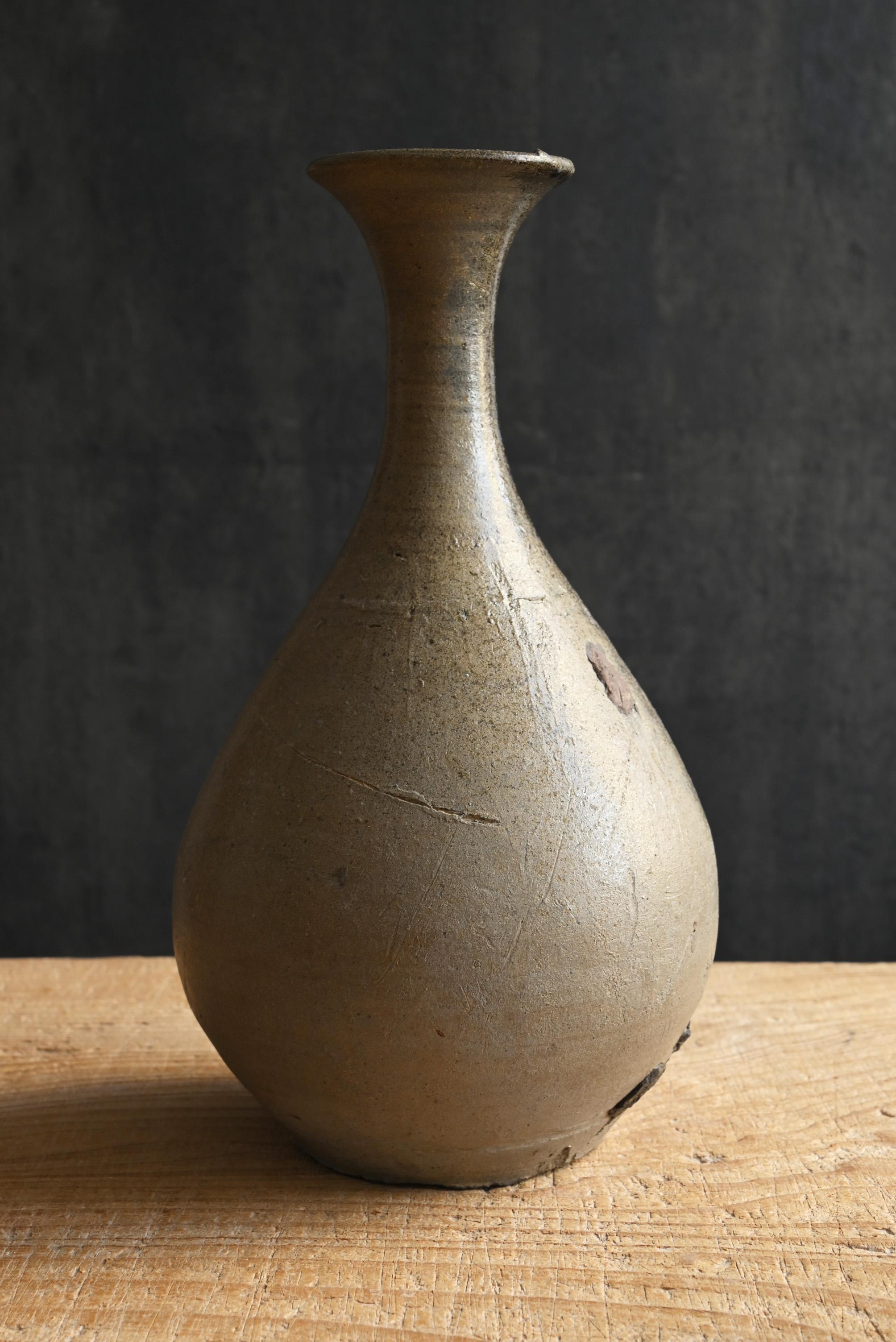 Pottery Korean antique pottery vase / Goryeo dynasty / 13th to 14th century For Sale