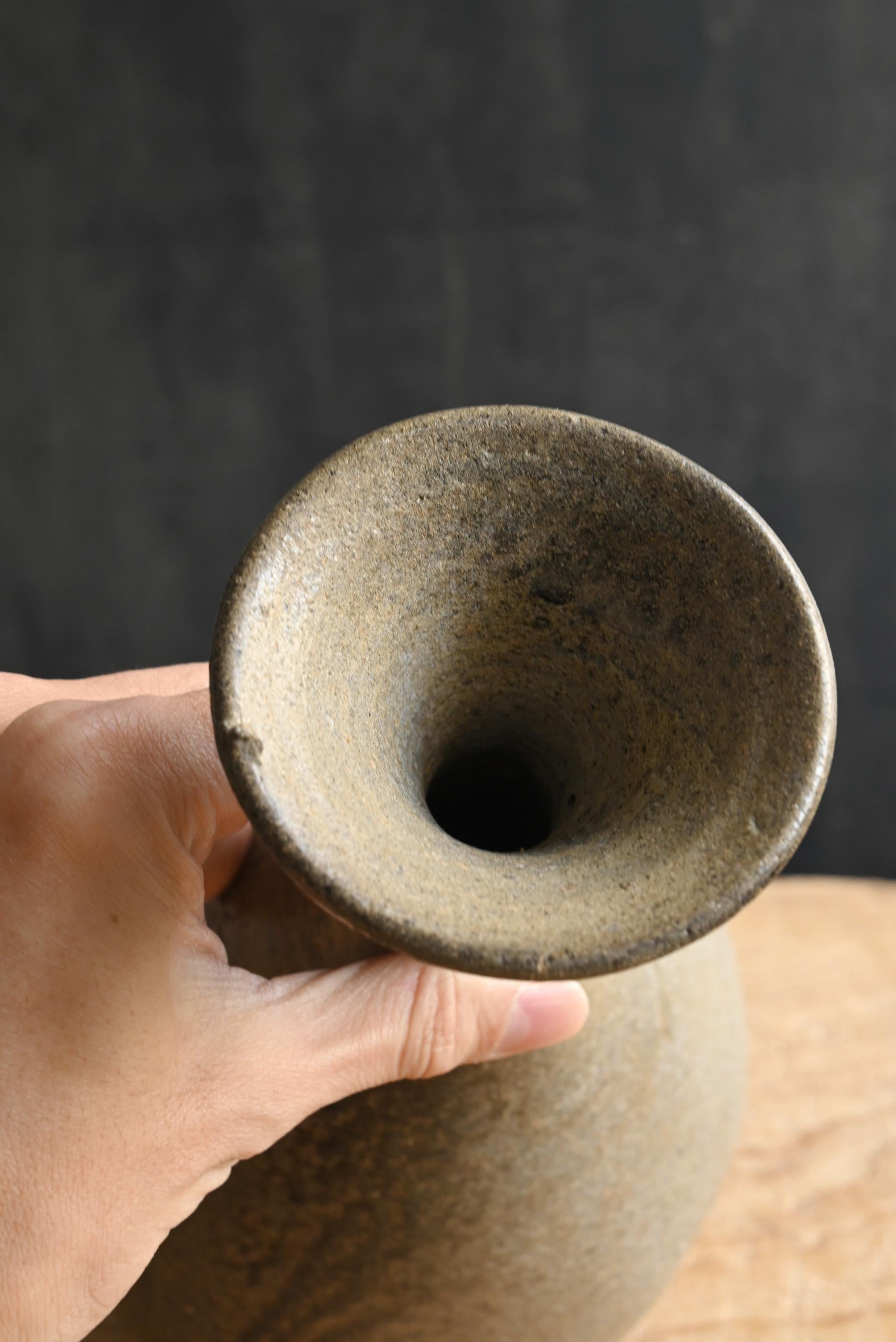 Korean antique pottery vase / Goryeo dynasty / 13th to 14th century For Sale 1