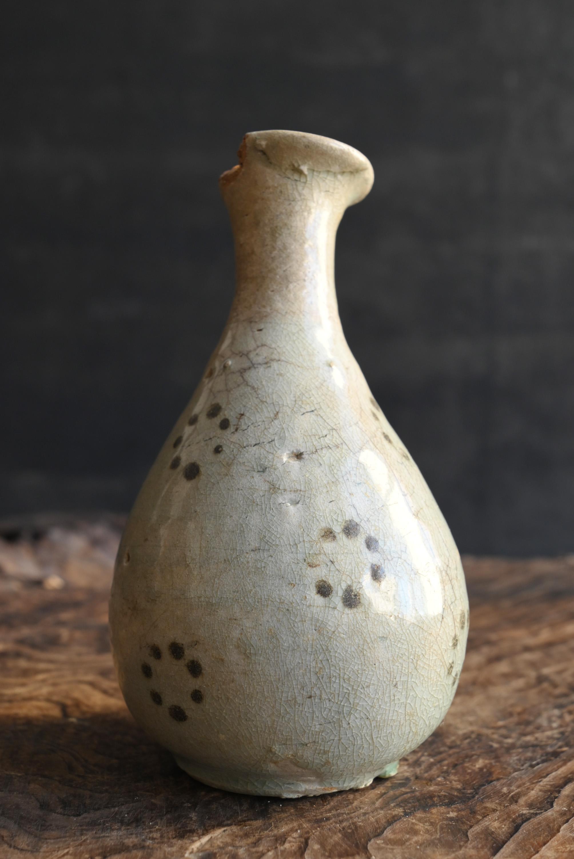 Korean antique pottery vase/rare design pottery/Joseon Dynasty/15th century In Distressed Condition For Sale In Sammu-shi, Chiba