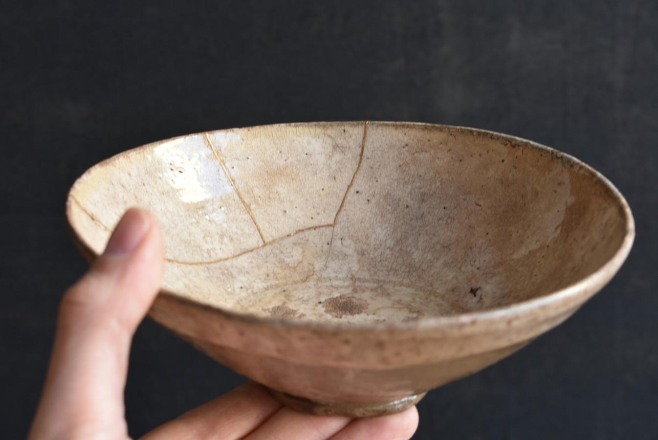 Korean antique pottery Wabisabi tea bowl/Joseon period/15th centuryKintsugi For Sale 9