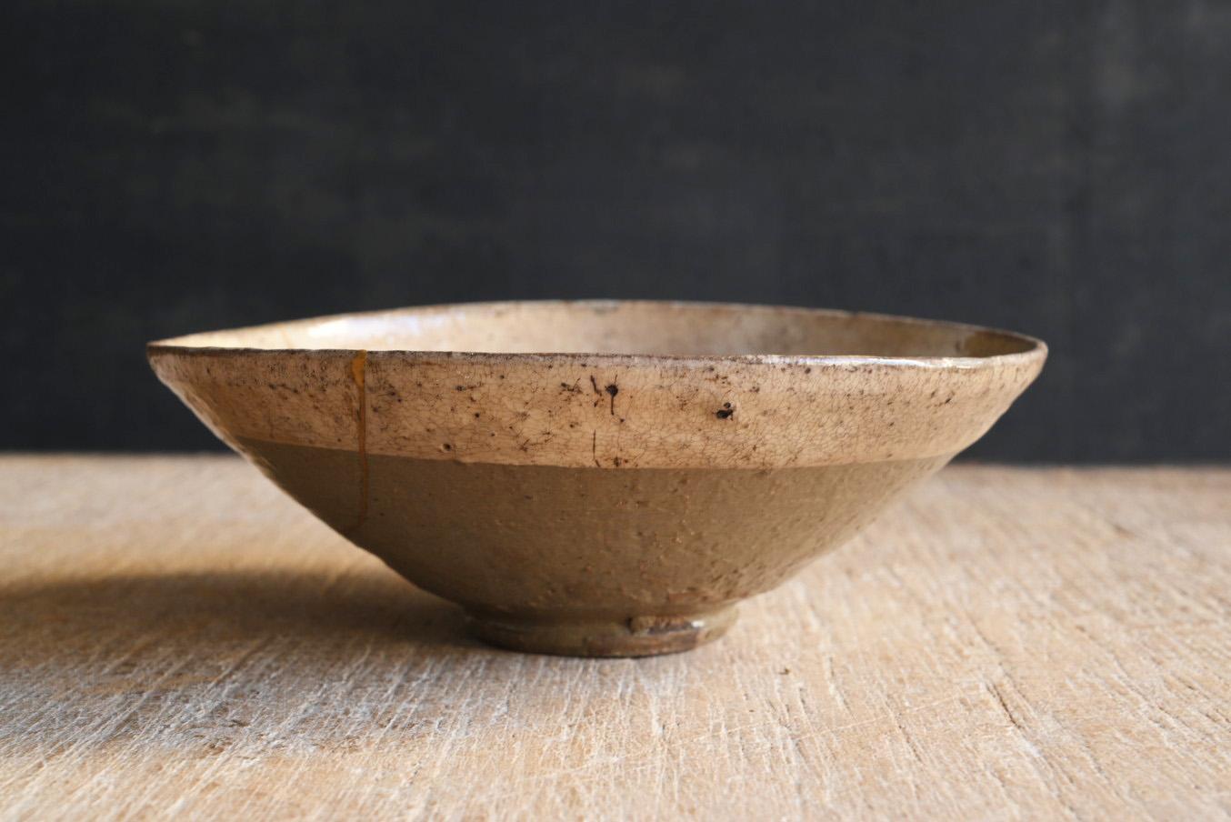 Glazed Korean antique pottery Wabisabi tea bowl/Joseon period/15th centuryKintsugi For Sale