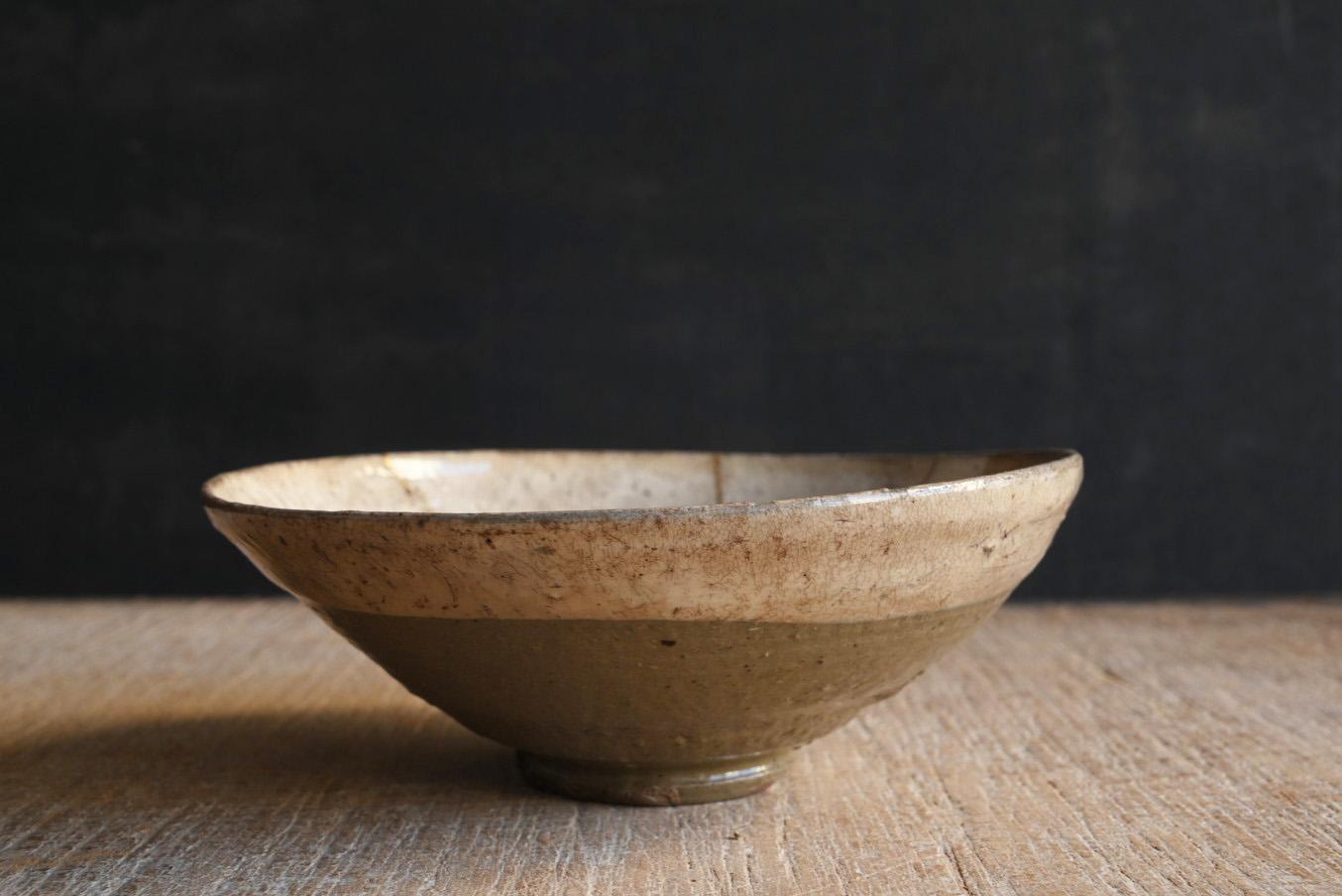 Korean antique pottery Wabisabi tea bowl/Joseon period/15th centuryKintsugi In Good Condition For Sale In Sammu-shi, Chiba