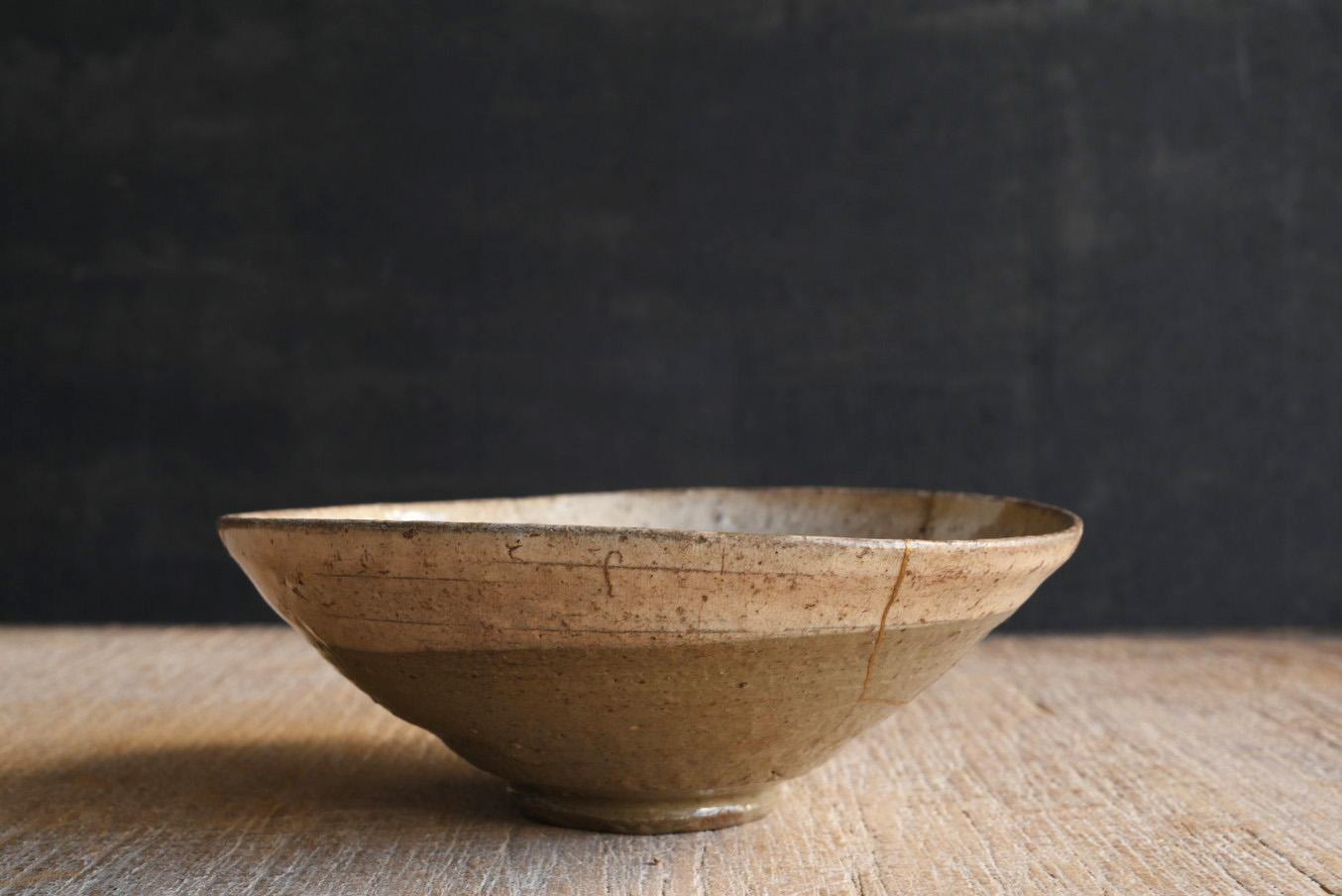 18th Century and Earlier Korean antique pottery Wabisabi tea bowl/Joseon period/15th centuryKintsugi For Sale