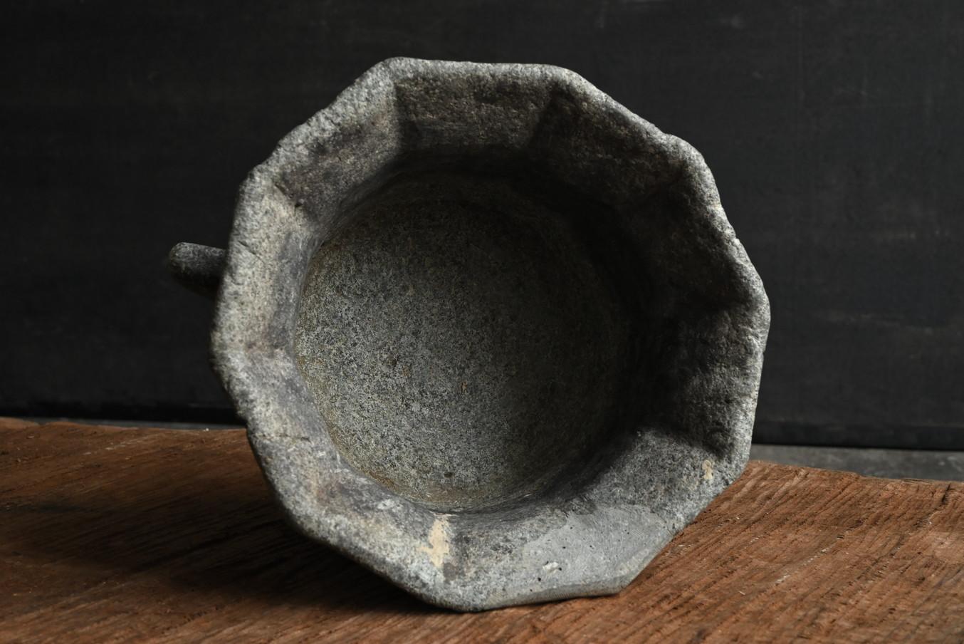 Bol coréen antique en pierre / 19e siècle / Objects for Objects / Dynastie Joseon en vente 8