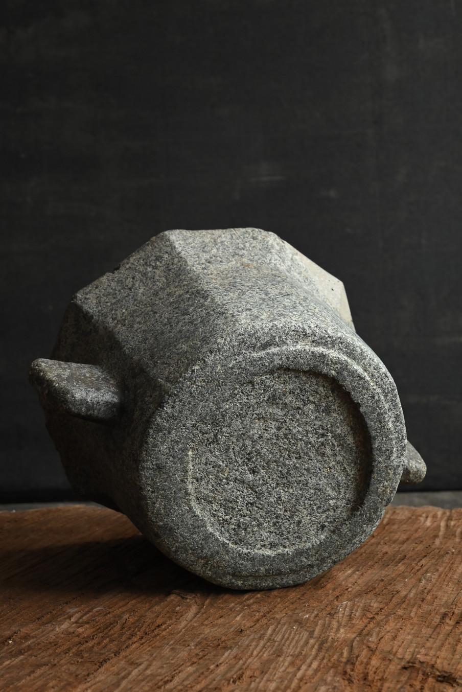 Sculpté à la main Bol coréen antique en pierre / 19e siècle / Objects for Objects / Dynastie Joseon en vente