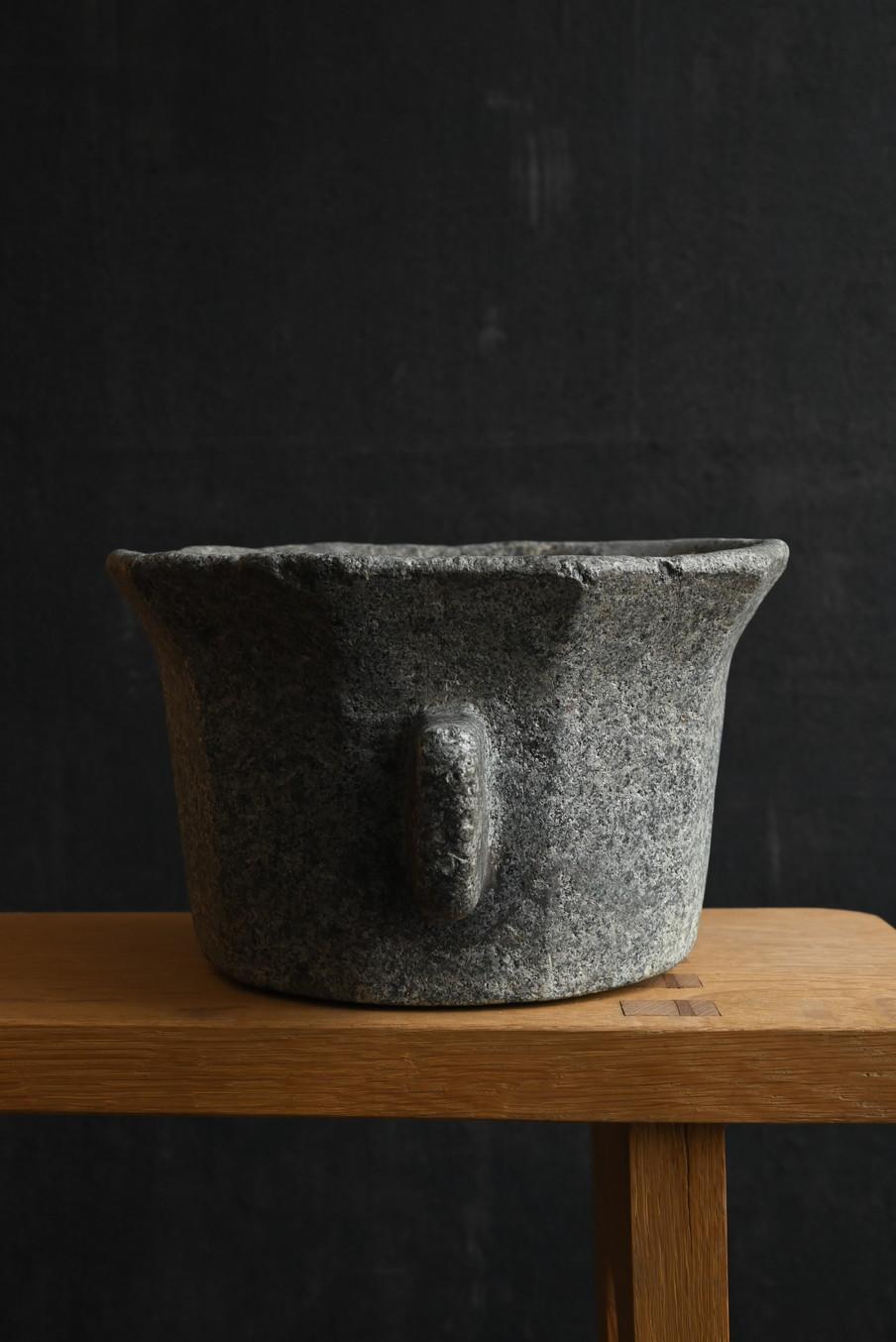 XIXe siècle Bol coréen antique en pierre / 19e siècle / Objects for Objects / Dynastie Joseon en vente