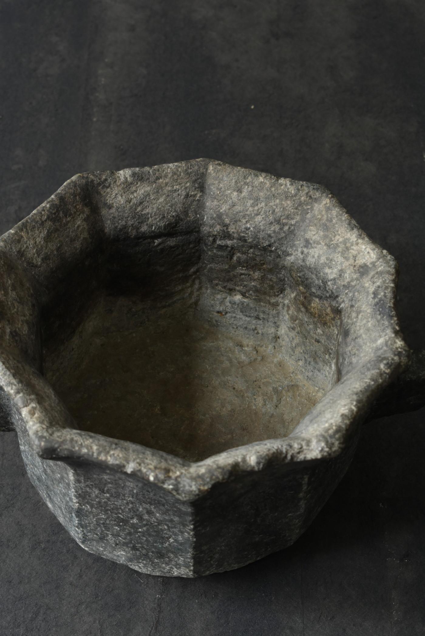 Korean antique stone bowl / 19th century / wabi-sabi vase / Joseon Dynasty 4