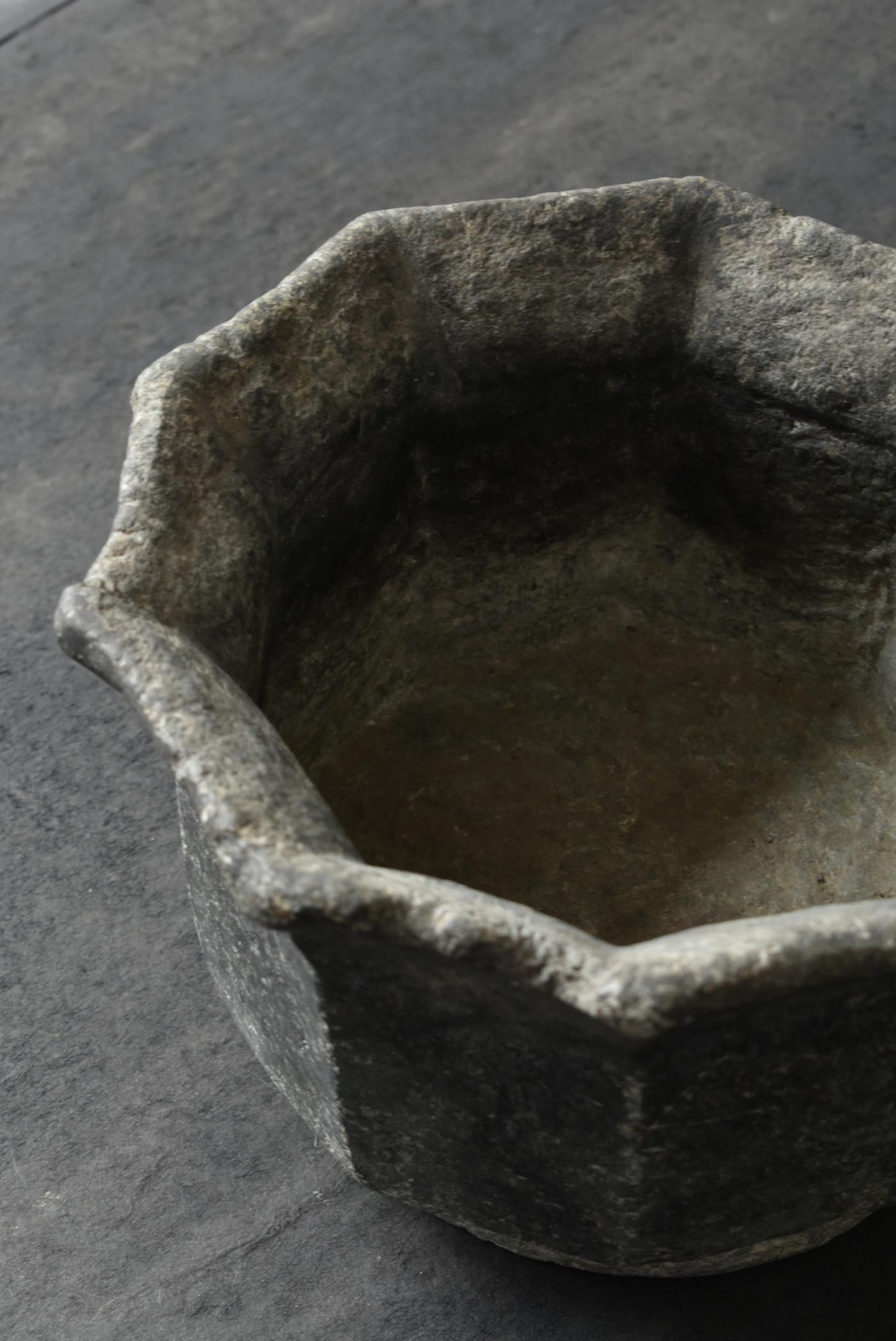Other Korean antique stone bowl / 19th century / wabi-sabi vase / Joseon Dynasty