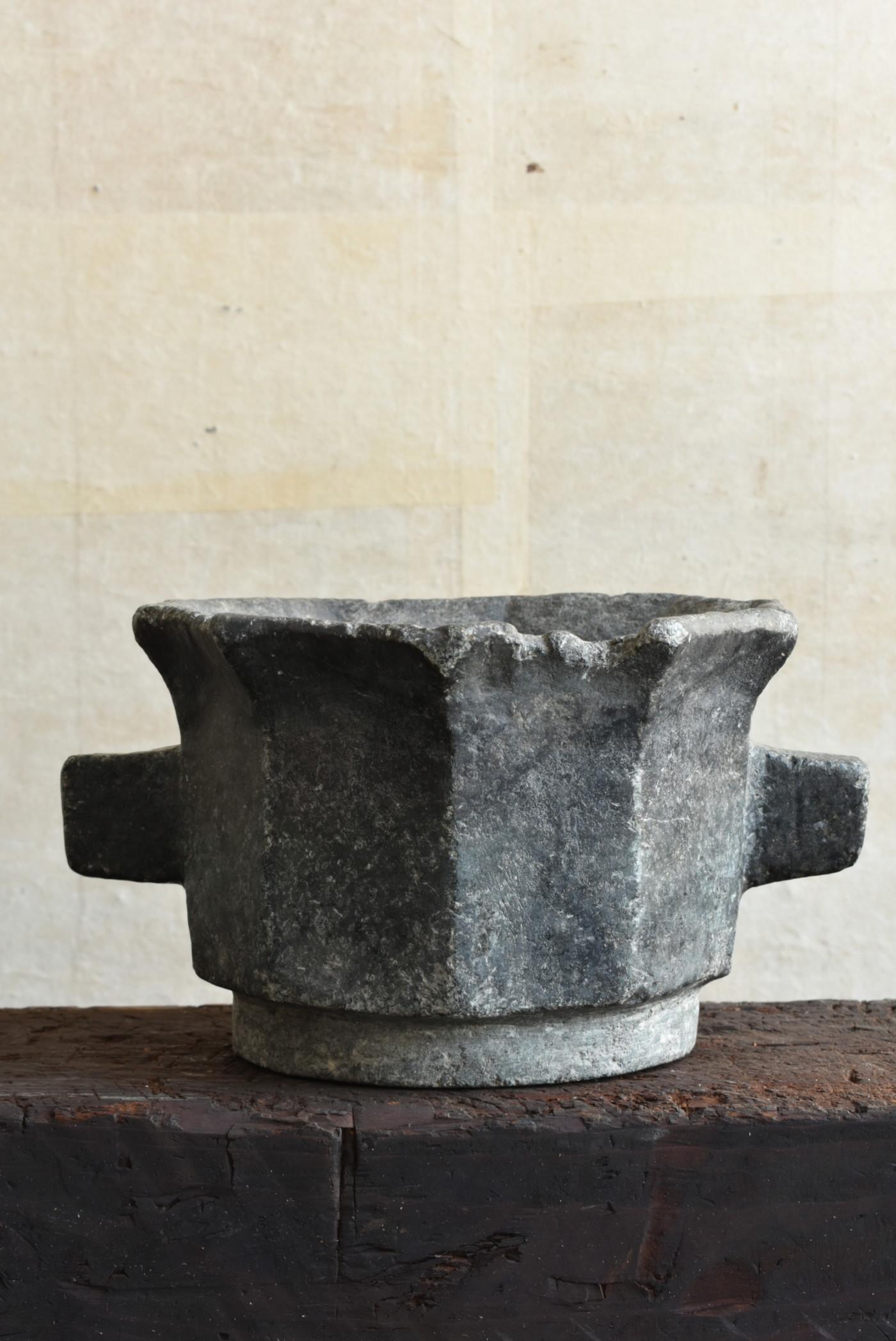 Korean antique stone bowl / 19th century / wabi-sabi vase / Joseon Dynasty In Good Condition In Sammu-shi, Chiba